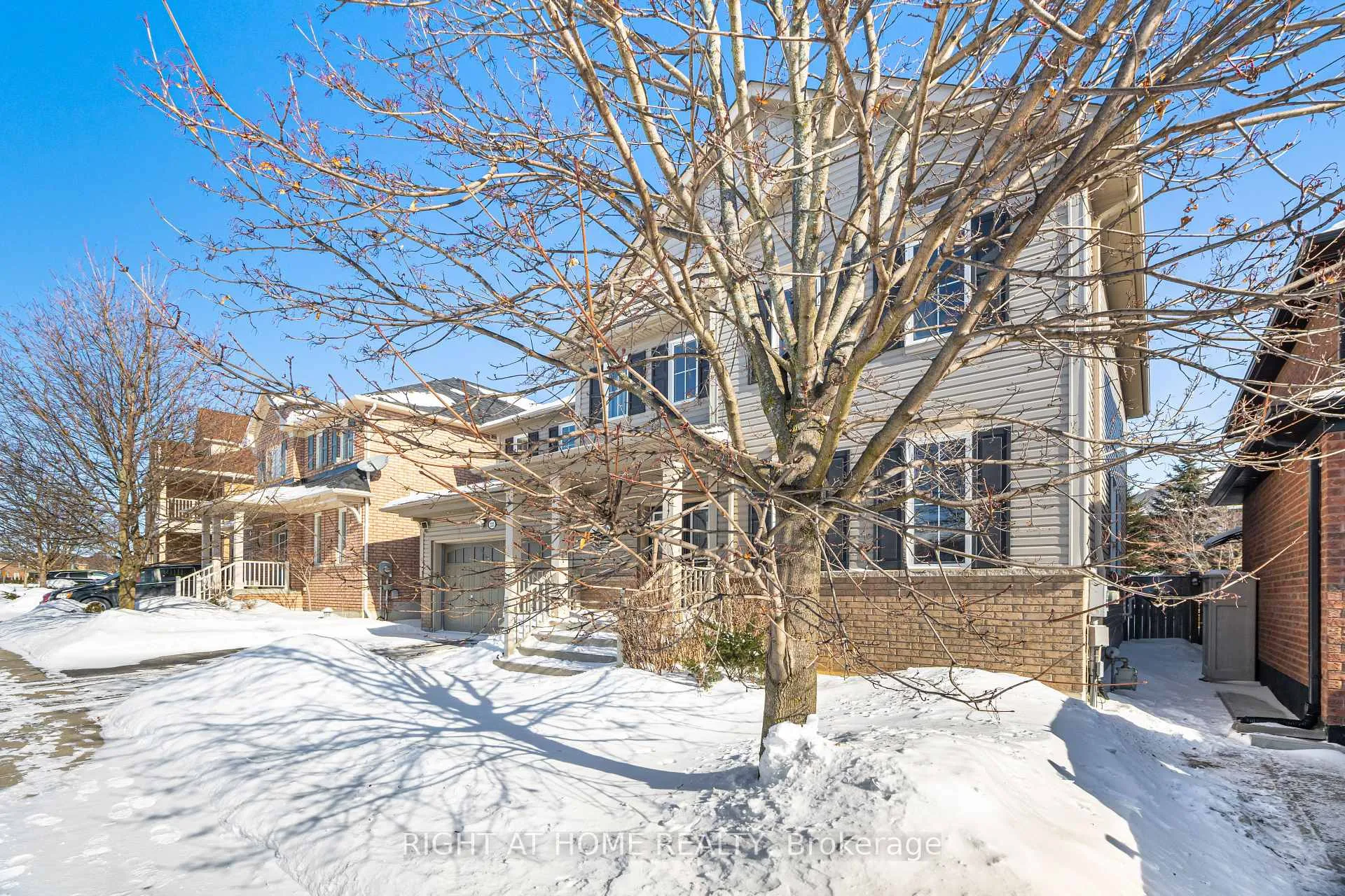 Photo 3 of 2325 Bridle Road, Oshawa, Windfields — HOMEH