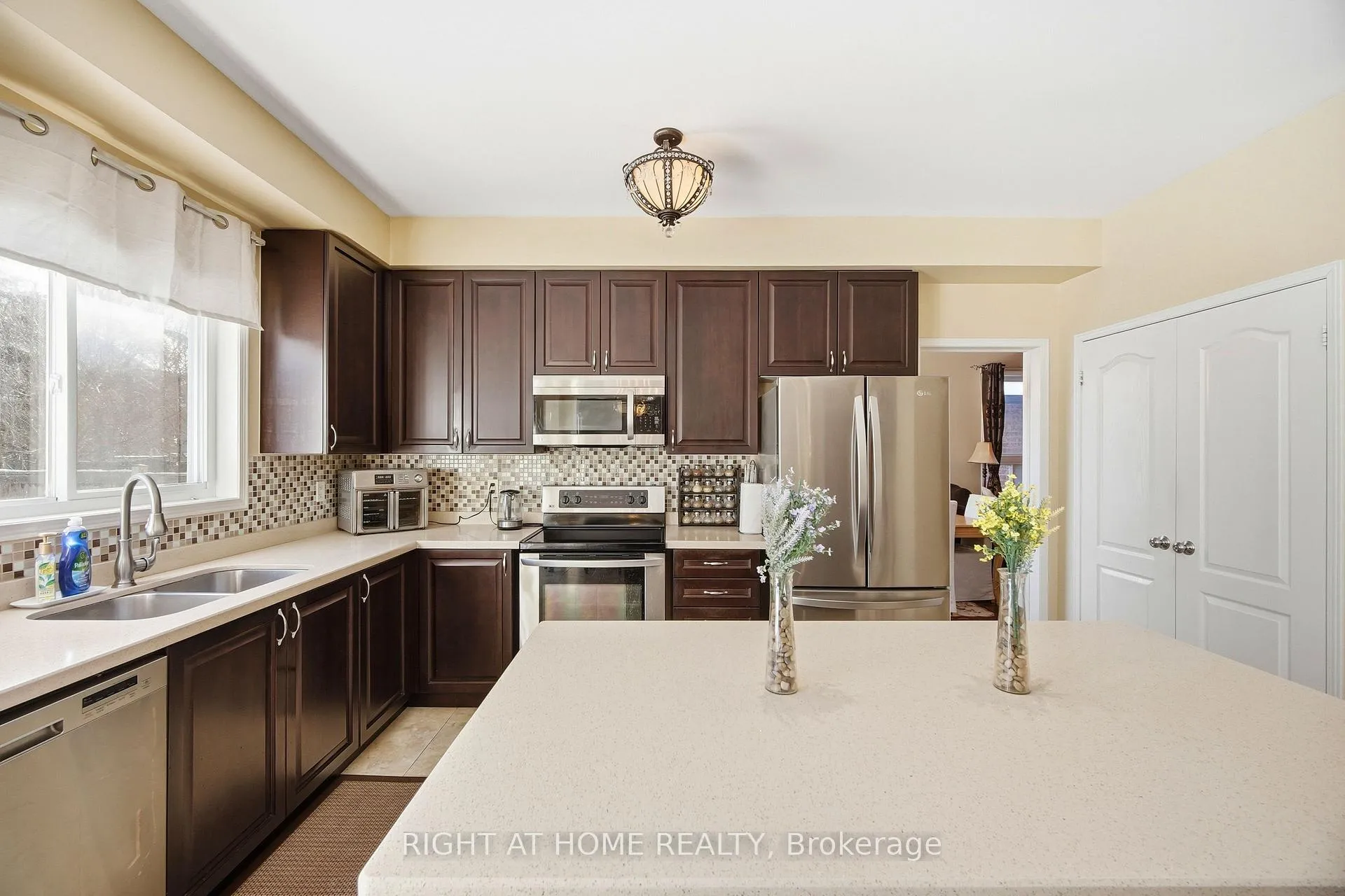 Photo 10 of 2325 Bridle Road, Oshawa, Windfields — HOMEH