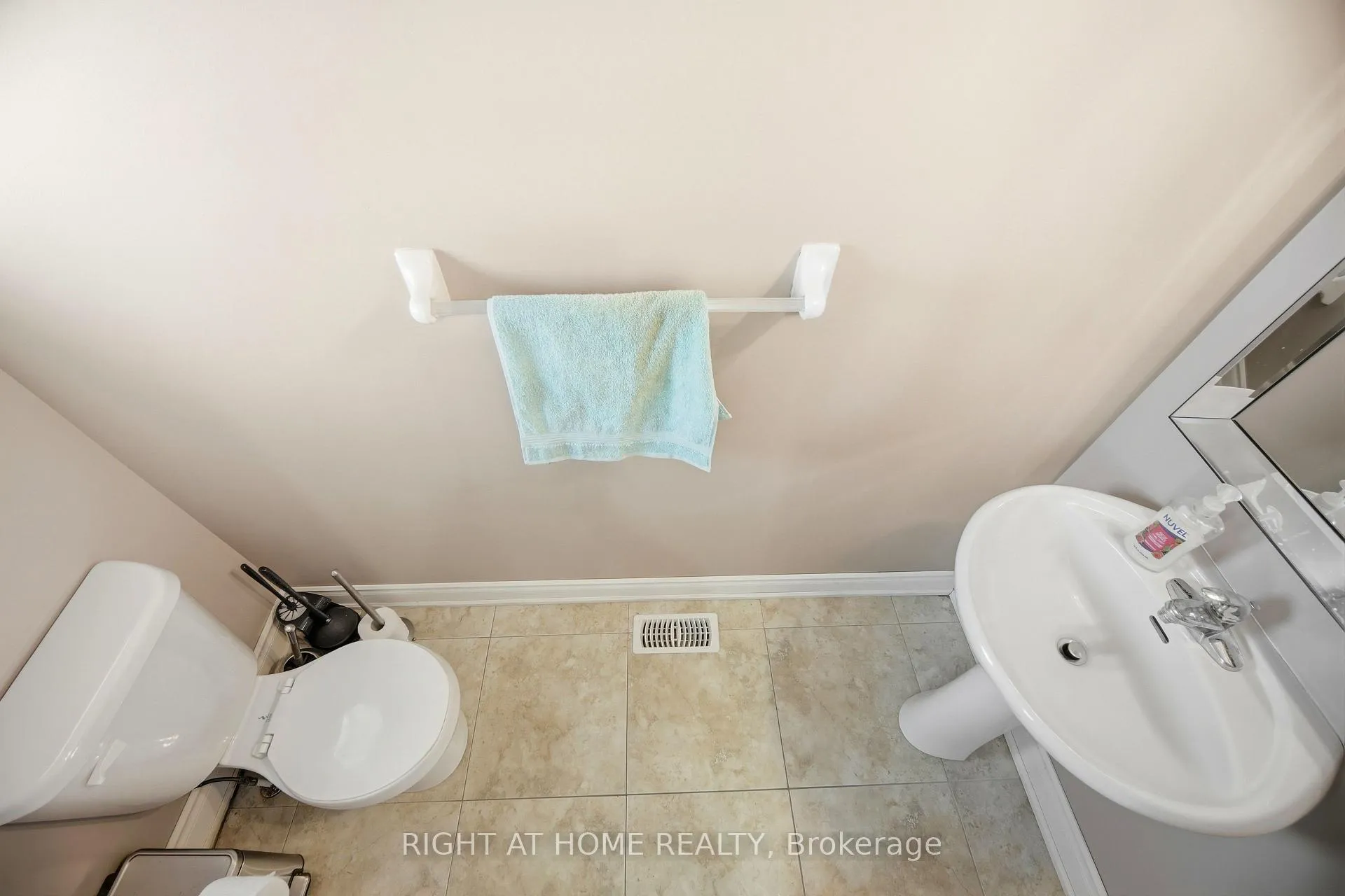 Photo 23 of 2325 Bridle Road, Oshawa, Windfields — HOMEH