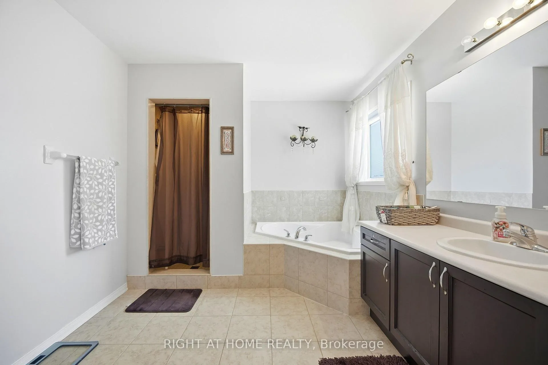 Photo 29 of 2325 Bridle Road, Oshawa, Windfields — HOMEH