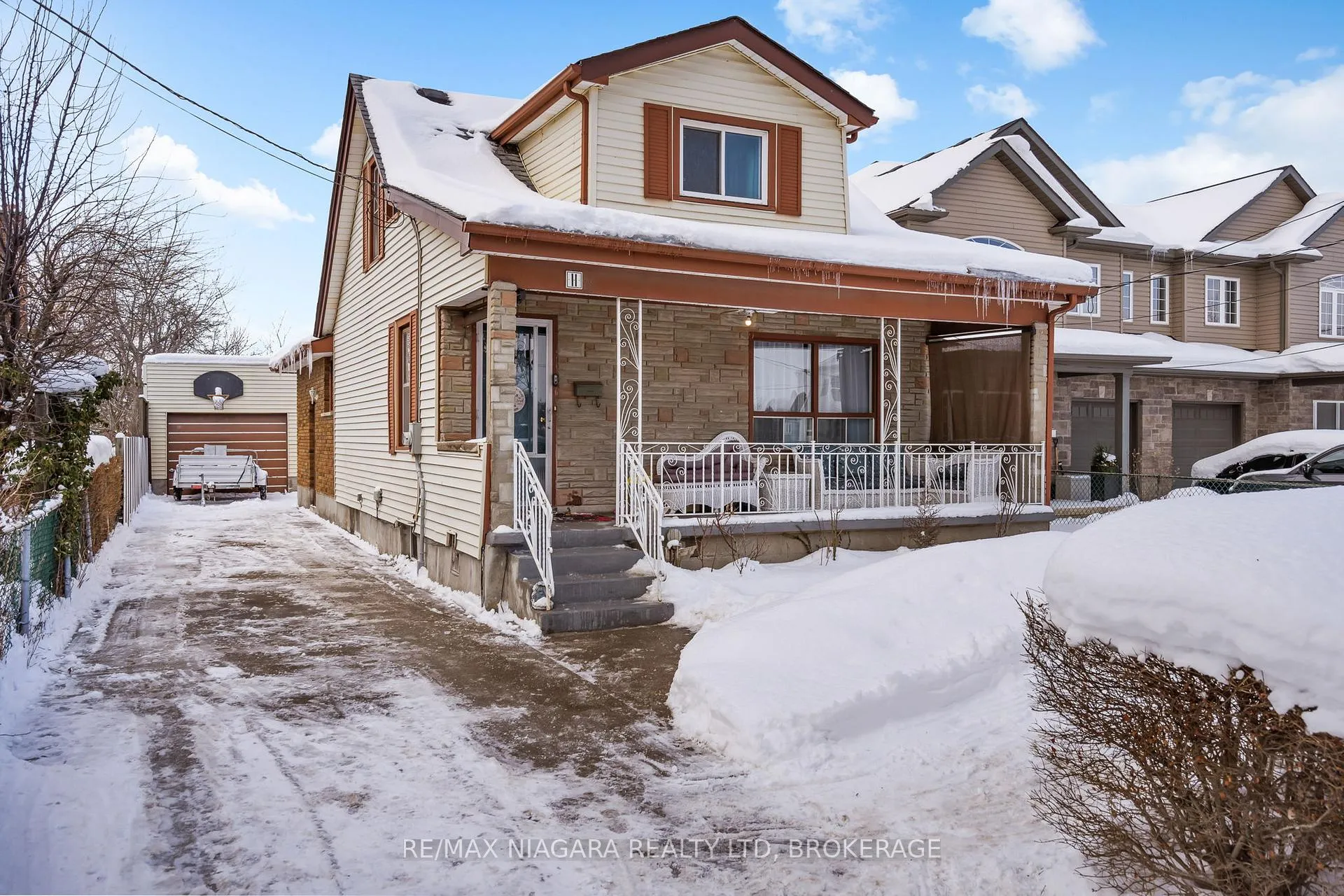 Photo 2 of 11 Cleveland Street, Thorold, Thorold Downtown — HOMEH