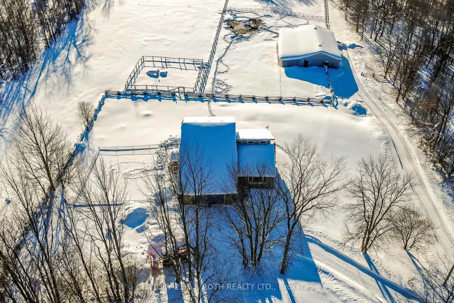 Photo 3 of 11256 12 Highway, Oro-Medonte, Rural Oro-Medonte — HOMEH
