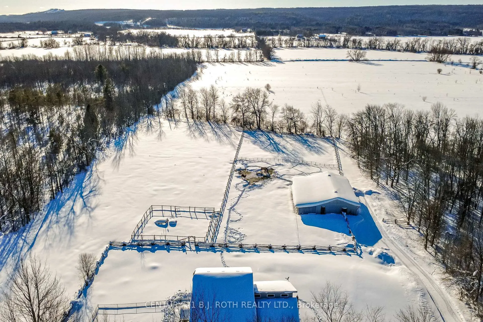 Photo 4 of 11256 12 Highway, Oro-Medonte, Rural Oro-Medonte — HOMEH