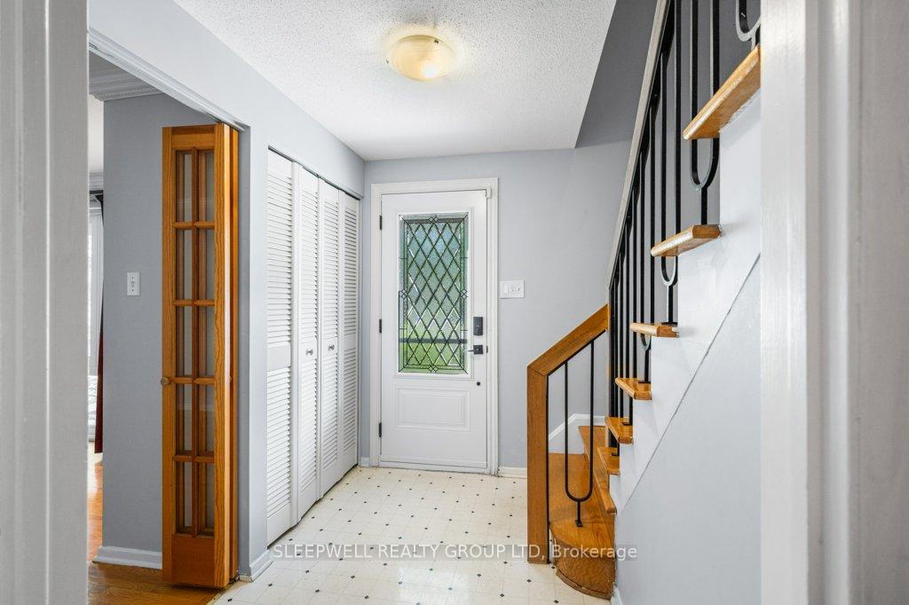 Photo 5 of 43 Parkglen Drive, Ottawa, Meadowlands/St. Claire Gardens — HOMEH