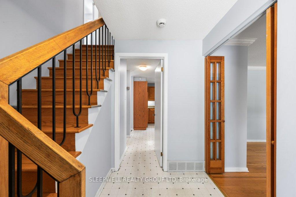 Photo 6 of 43 Parkglen Drive, Ottawa, Meadowlands/St. Claire Gardens — HOMEH