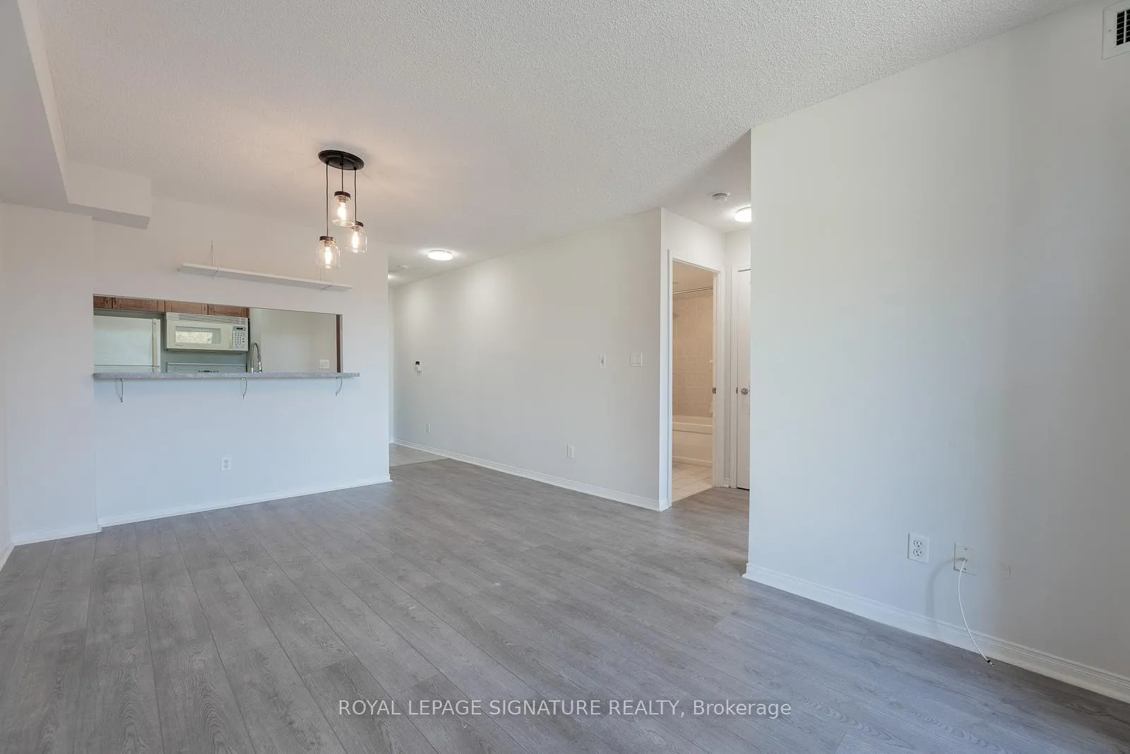 Photo 4 of Unit 317, 1733 Queen Street E, Toronto, The Beaches — HOMEH