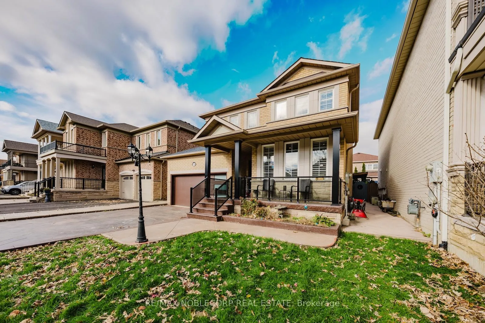 Photo 4 of 18 Cormorant Crescent, Vaughan, Vellore Village — HOMEH