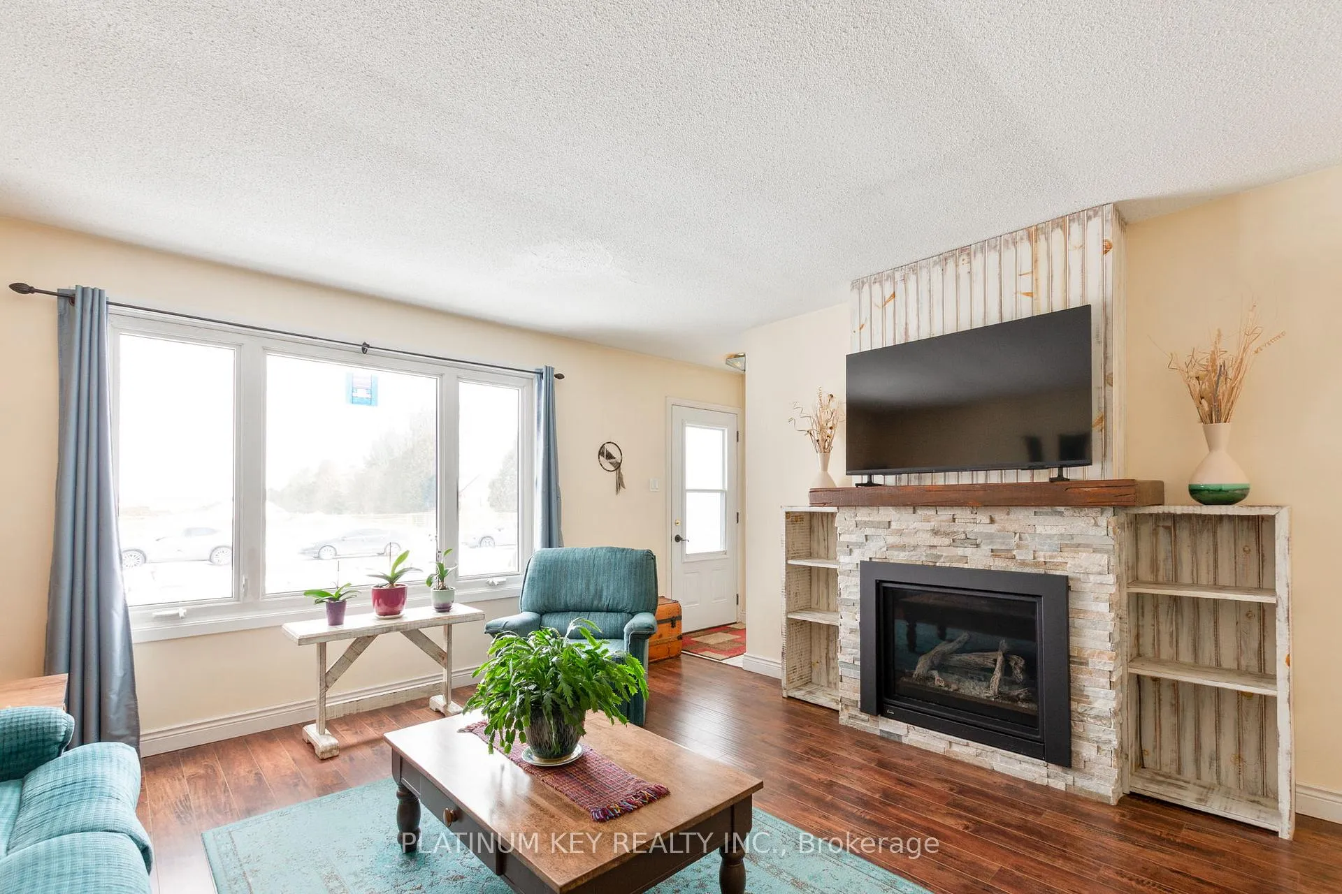 Photo 6 of 237A Stella Avenue, Southwest Middlesex, Glencoe — HOMEH