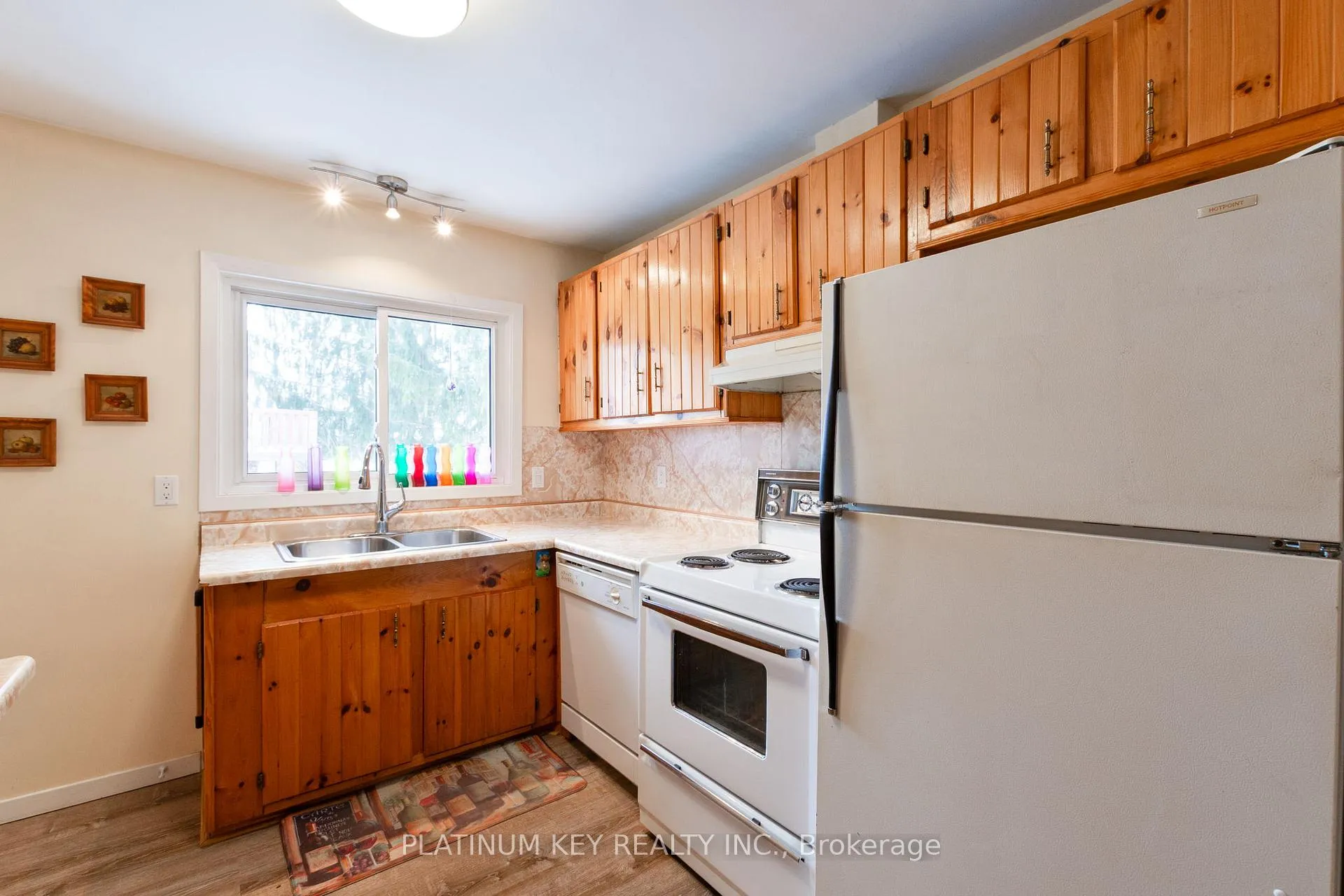 Photo 11 of 237A Stella Avenue, Southwest Middlesex, Glencoe — HOMEH