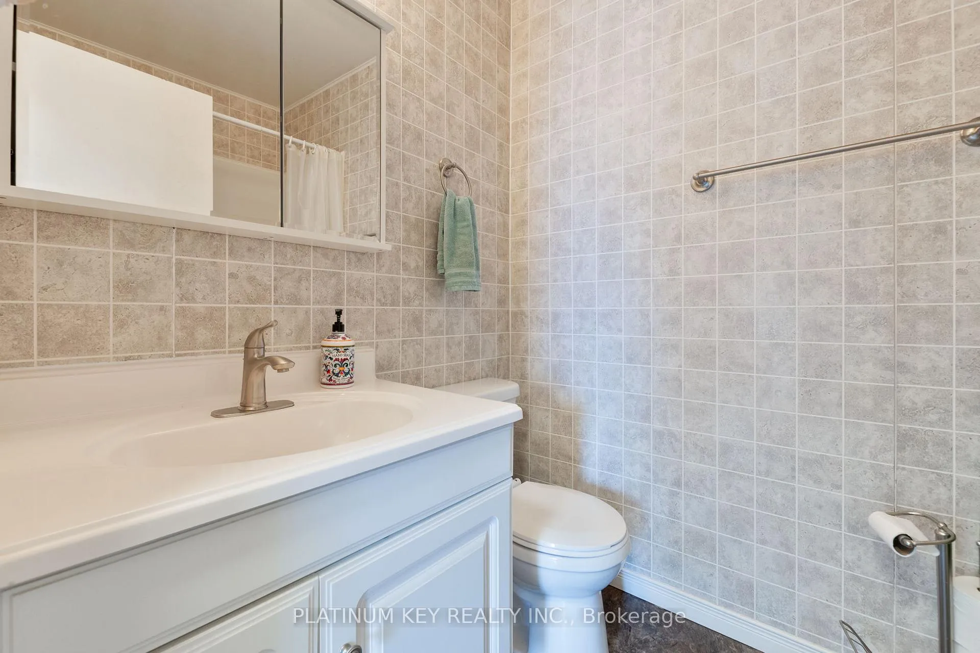 Photo 17 of 237A Stella Avenue, Southwest Middlesex, Glencoe — HOMEH