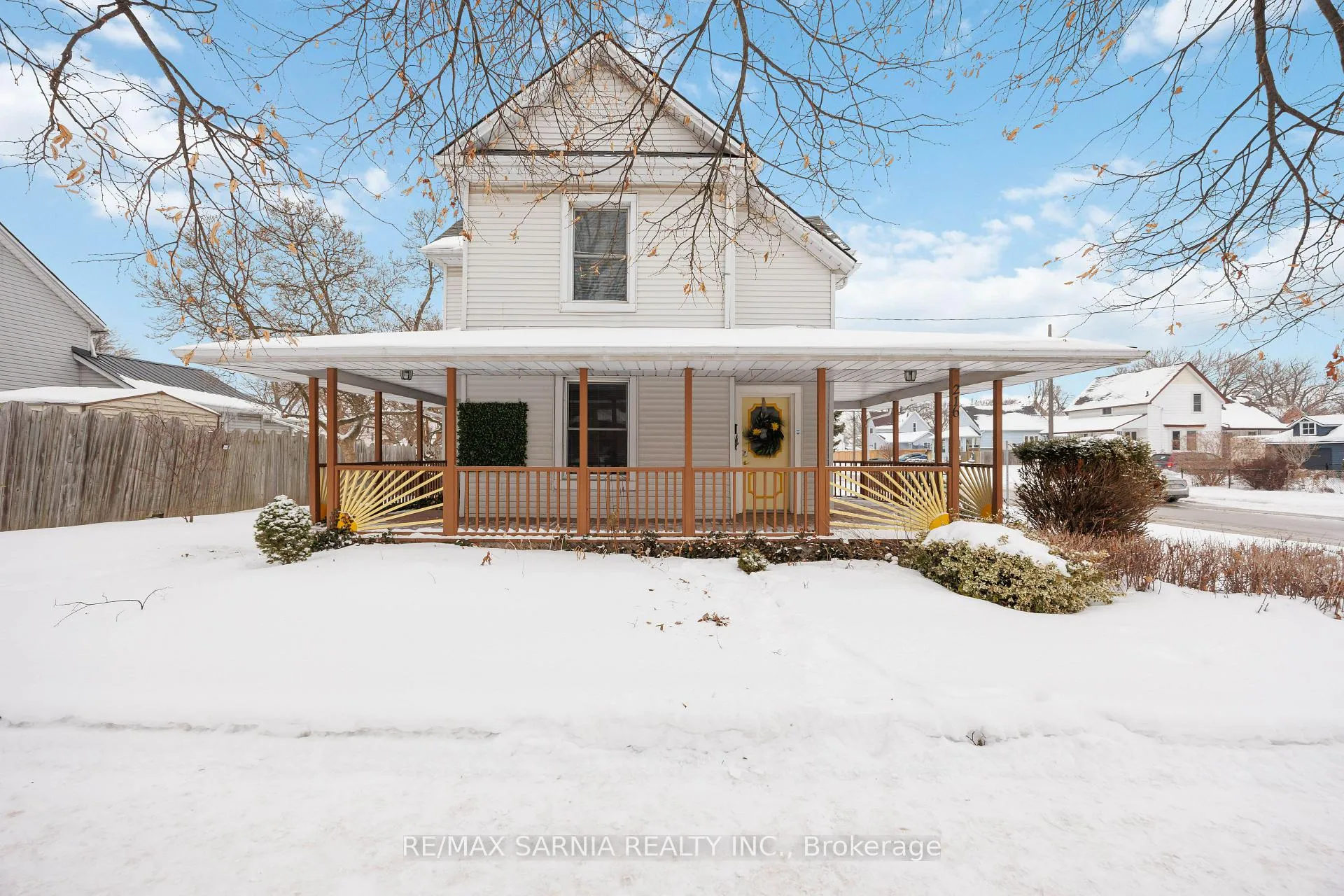 Photo 2 of 216 Vidal Street S, Sarnia — HOMEH
