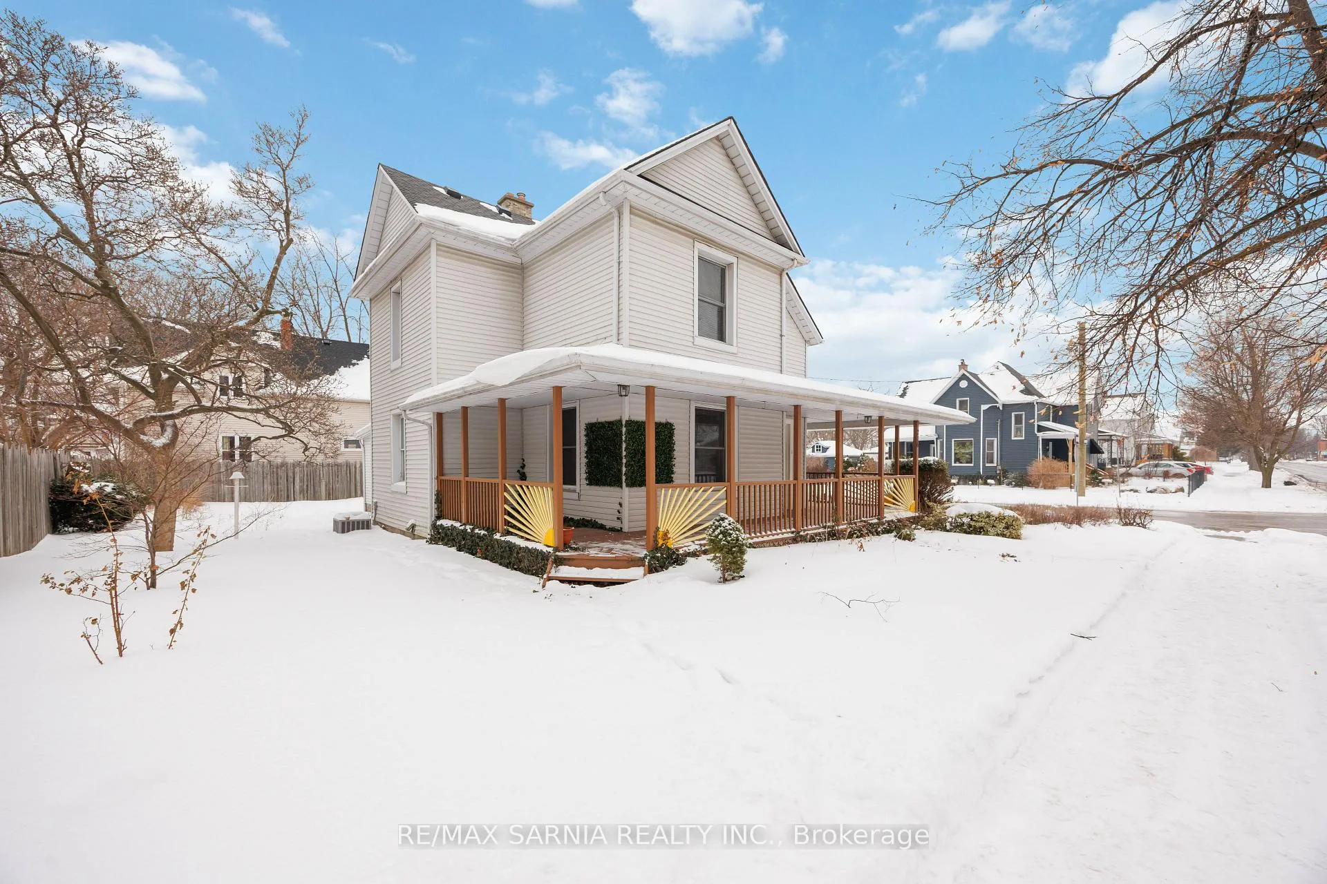 Photo 3 of 216 Vidal Street S, Sarnia — HOMEH