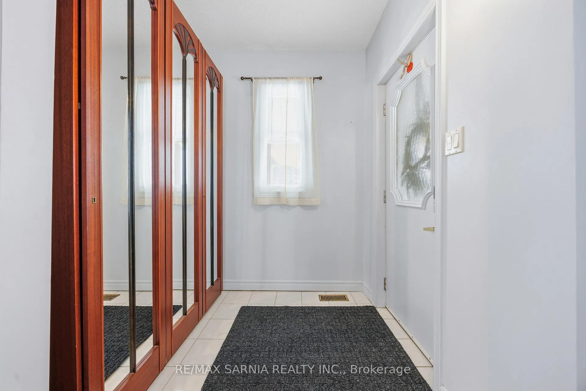 Photo 5 of 216 Vidal Street S, Sarnia — HOMEH