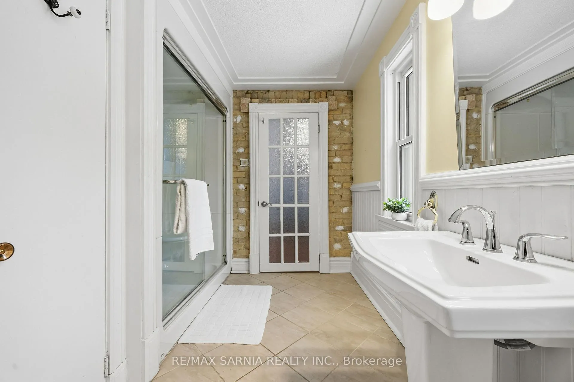 Photo 25 of 216 Vidal Street S, Sarnia — HOMEH