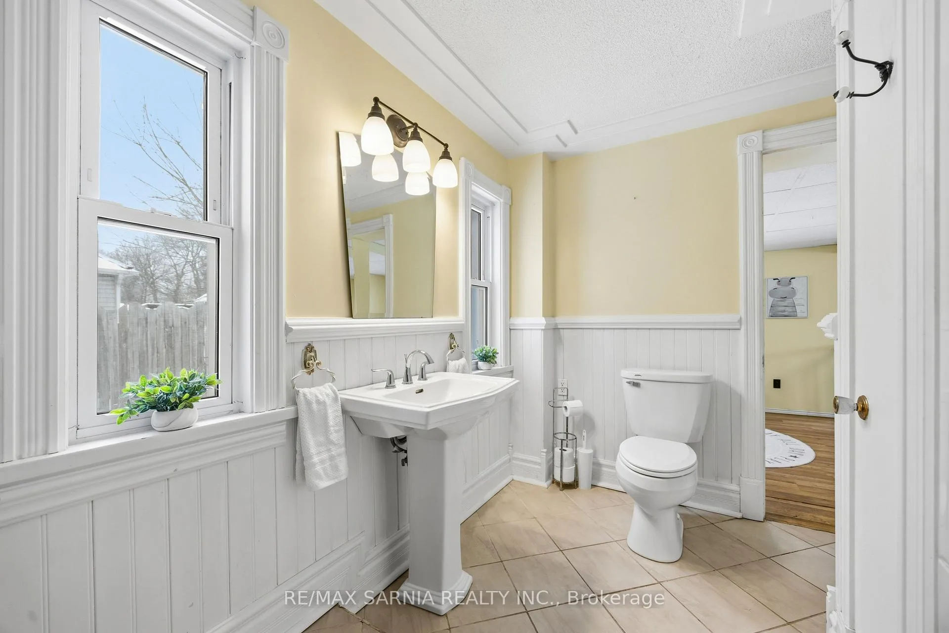 Photo 27 of 216 Vidal Street S, Sarnia — HOMEH