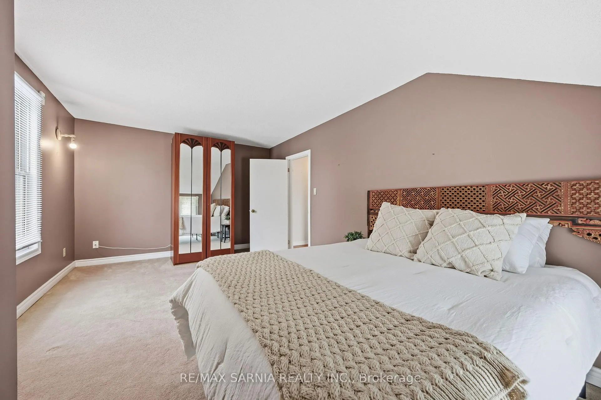 Photo 37 of 216 Vidal Street S, Sarnia — HOMEH