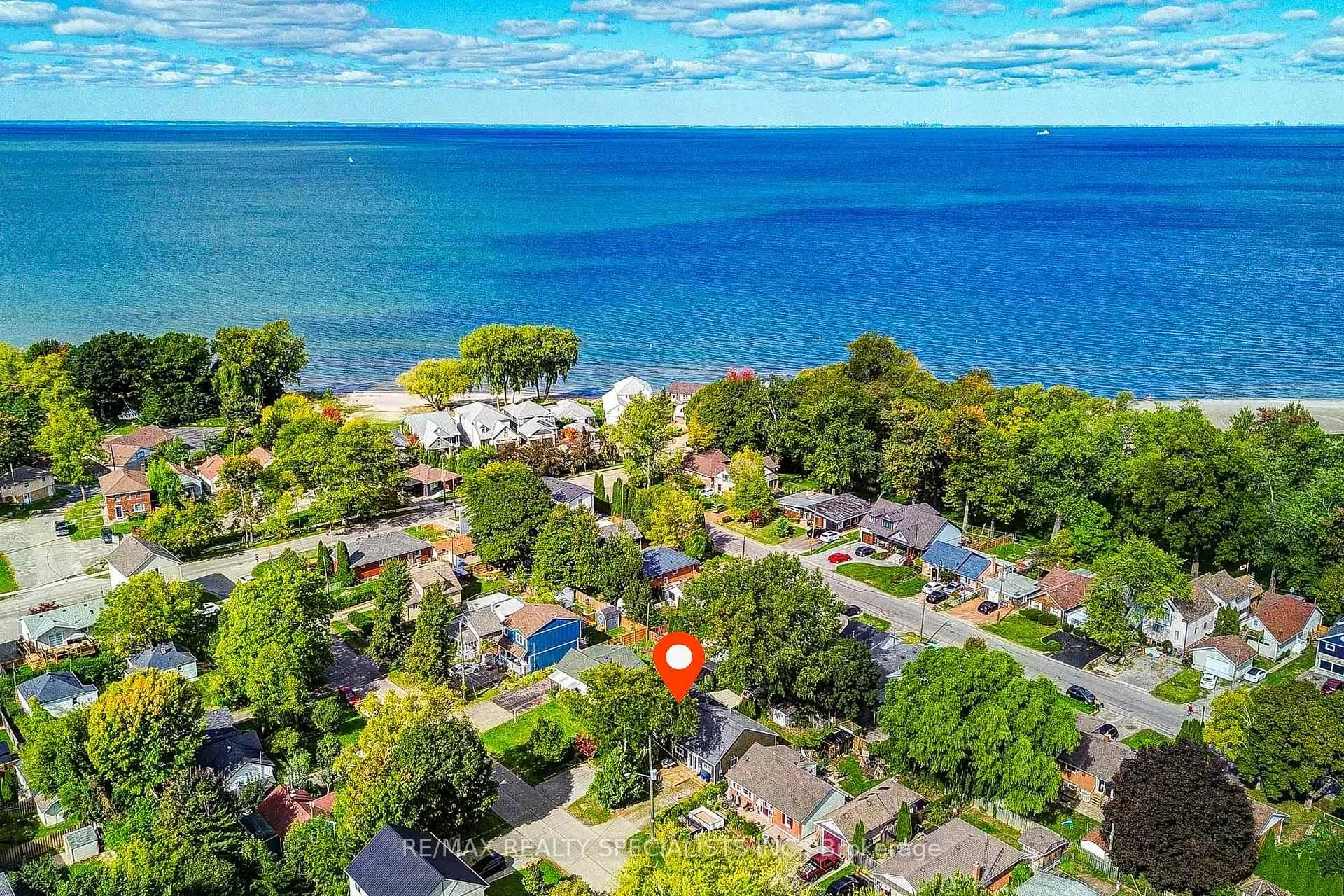 Photo 2 of 9 Grandview Drive, St. Catharines, Port Weller — HOMEH