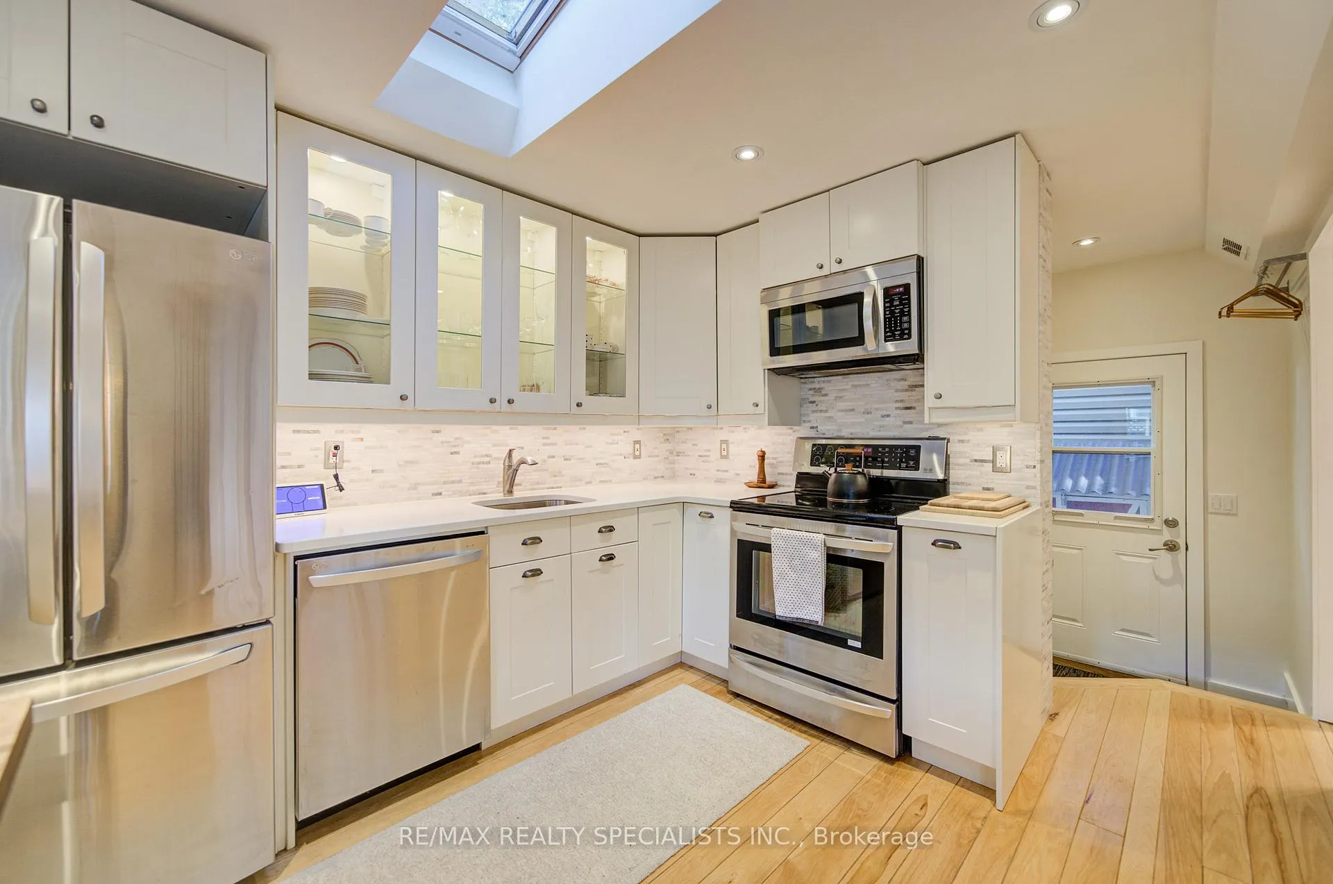 Photo 15 of 9 Grandview Drive, St. Catharines, Port Weller — HOMEH