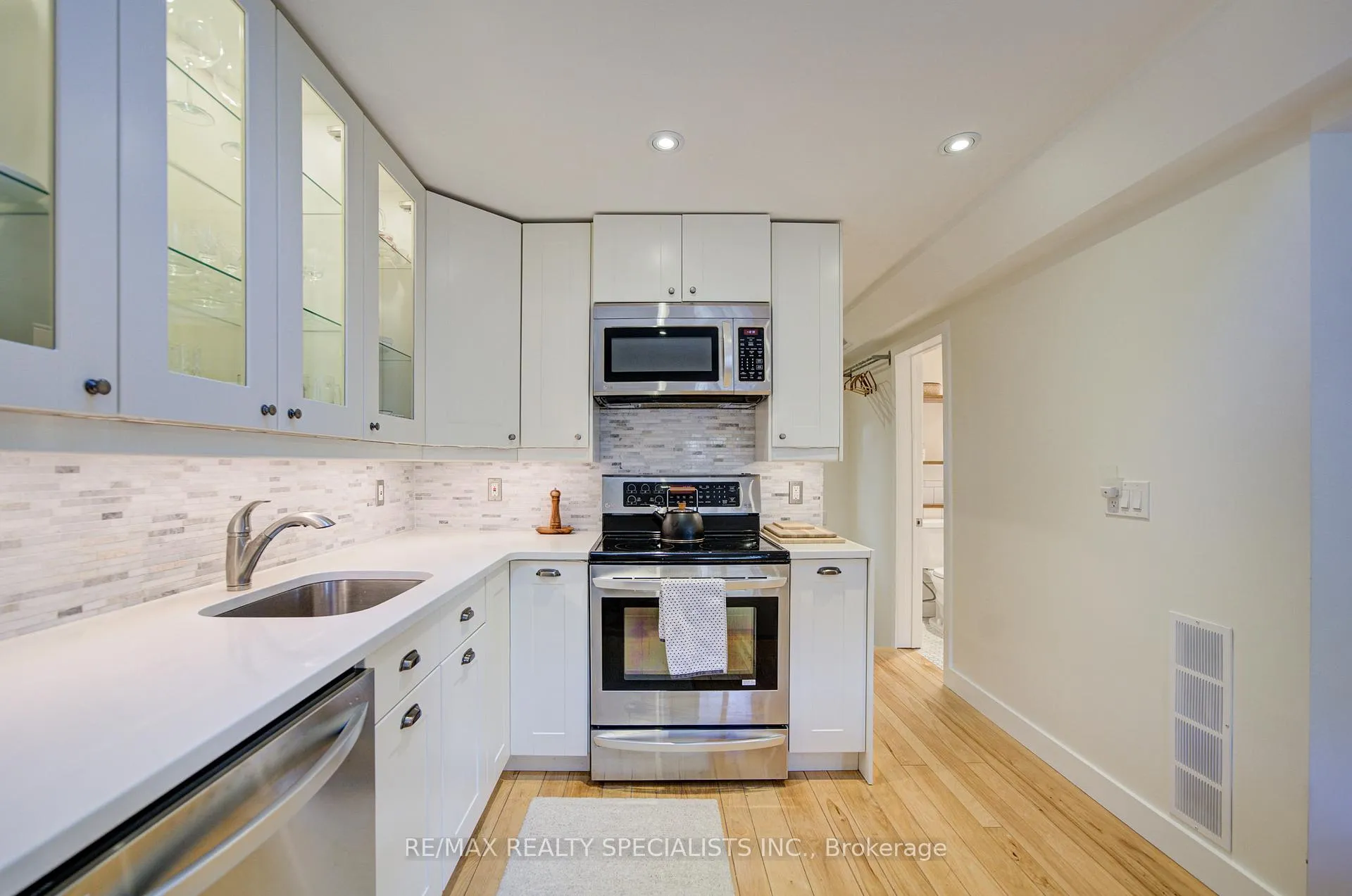 Photo 16 of 9 Grandview Drive, St. Catharines, Port Weller — HOMEH