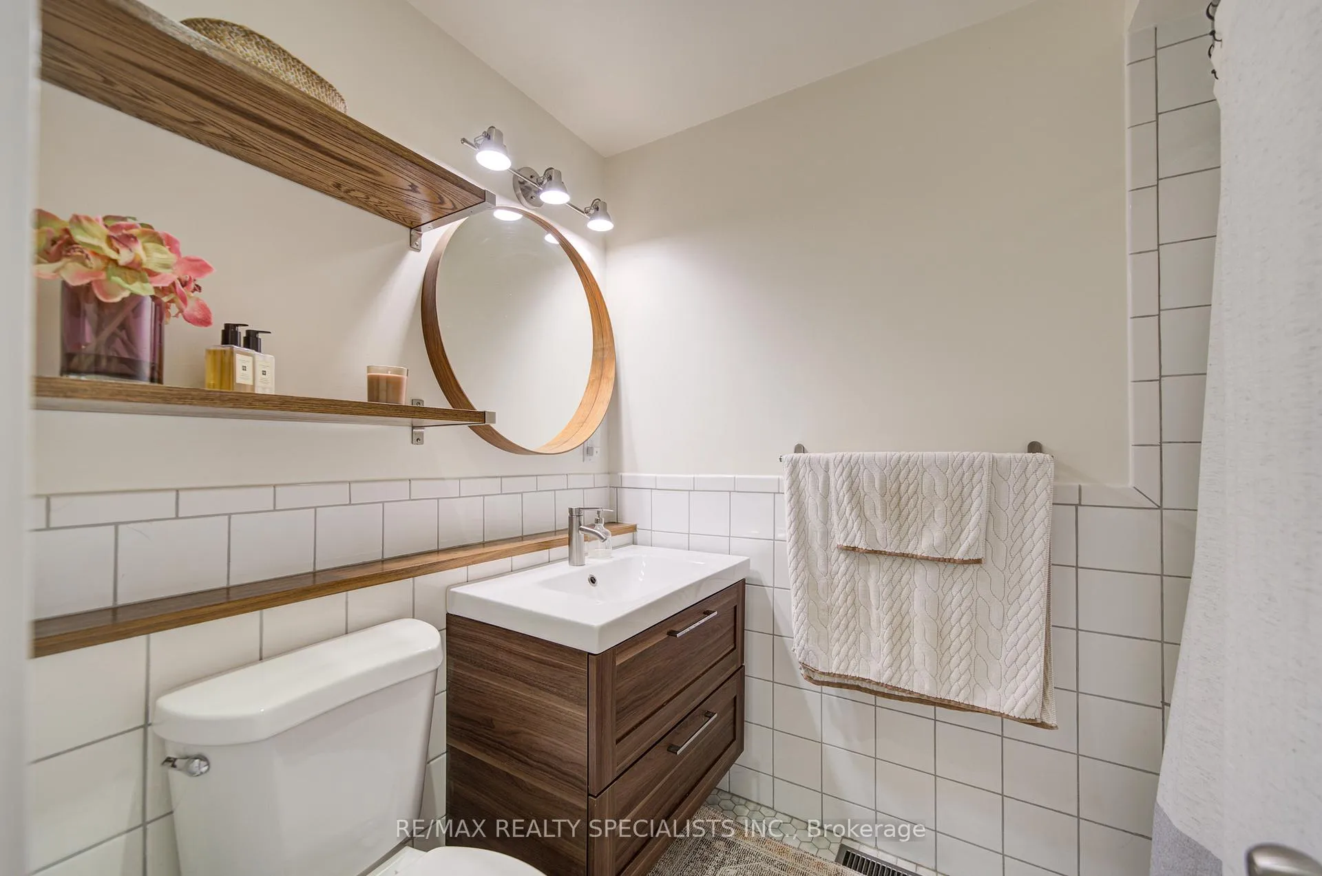 Photo 17 of 9 Grandview Drive, St. Catharines, Port Weller — HOMEH