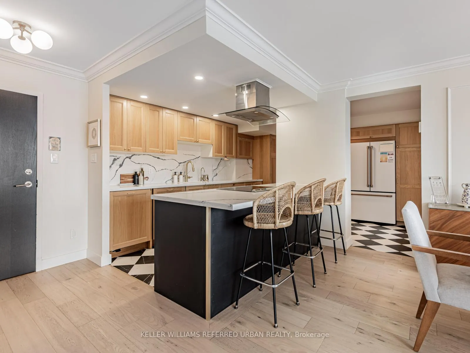 Photo 6 of Unit 412, 3000 Bathurst Street, Toronto, Englemount-Lawrence — HOMEH