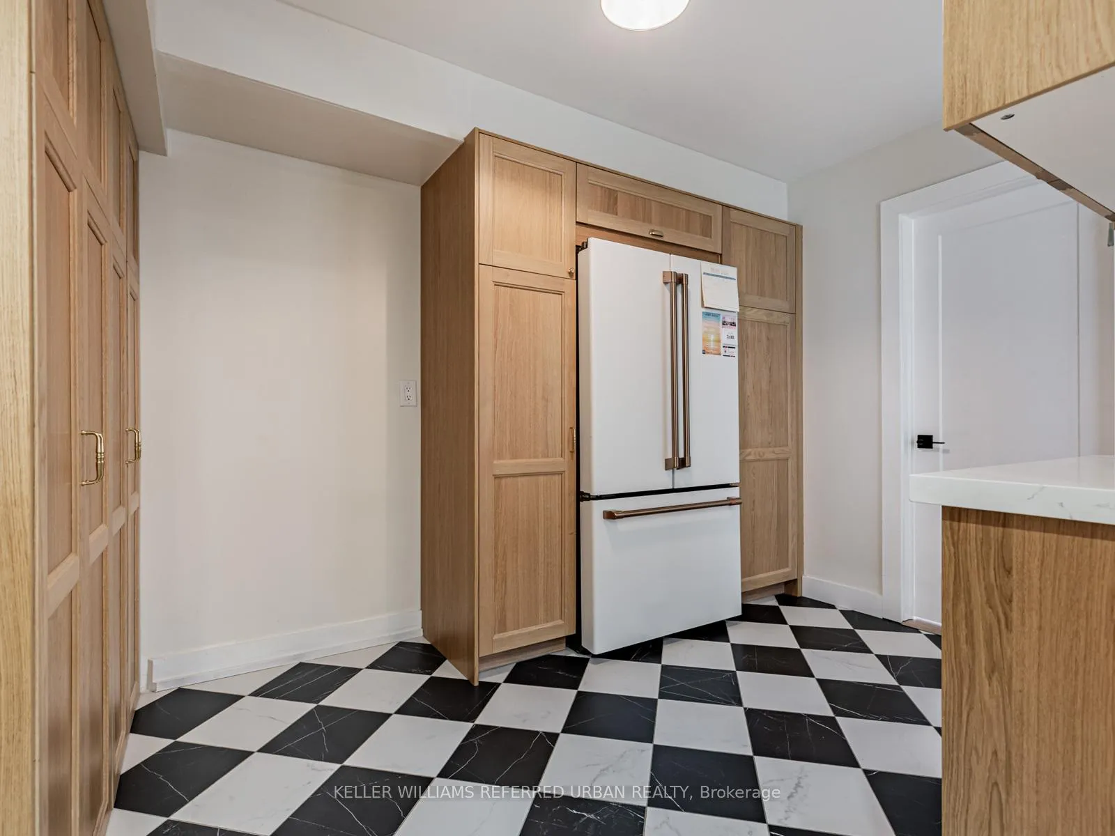Photo 10 of Unit 412, 3000 Bathurst Street, Toronto, Englemount-Lawrence — HOMEH
