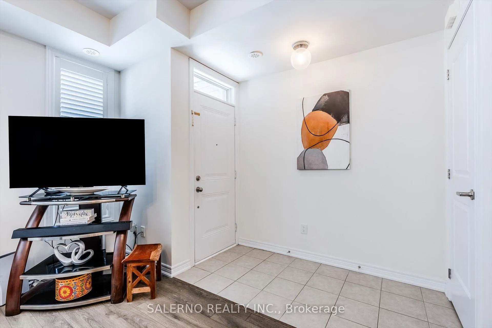 Photo 4 of Unit 7, 125 Kayla Crescent, Vaughan, Maple — HOMEH