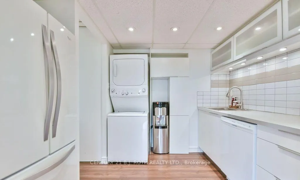 Photo 11 of Unit 405, 181 Collier Street, Barrie, North Shore — HOMEH