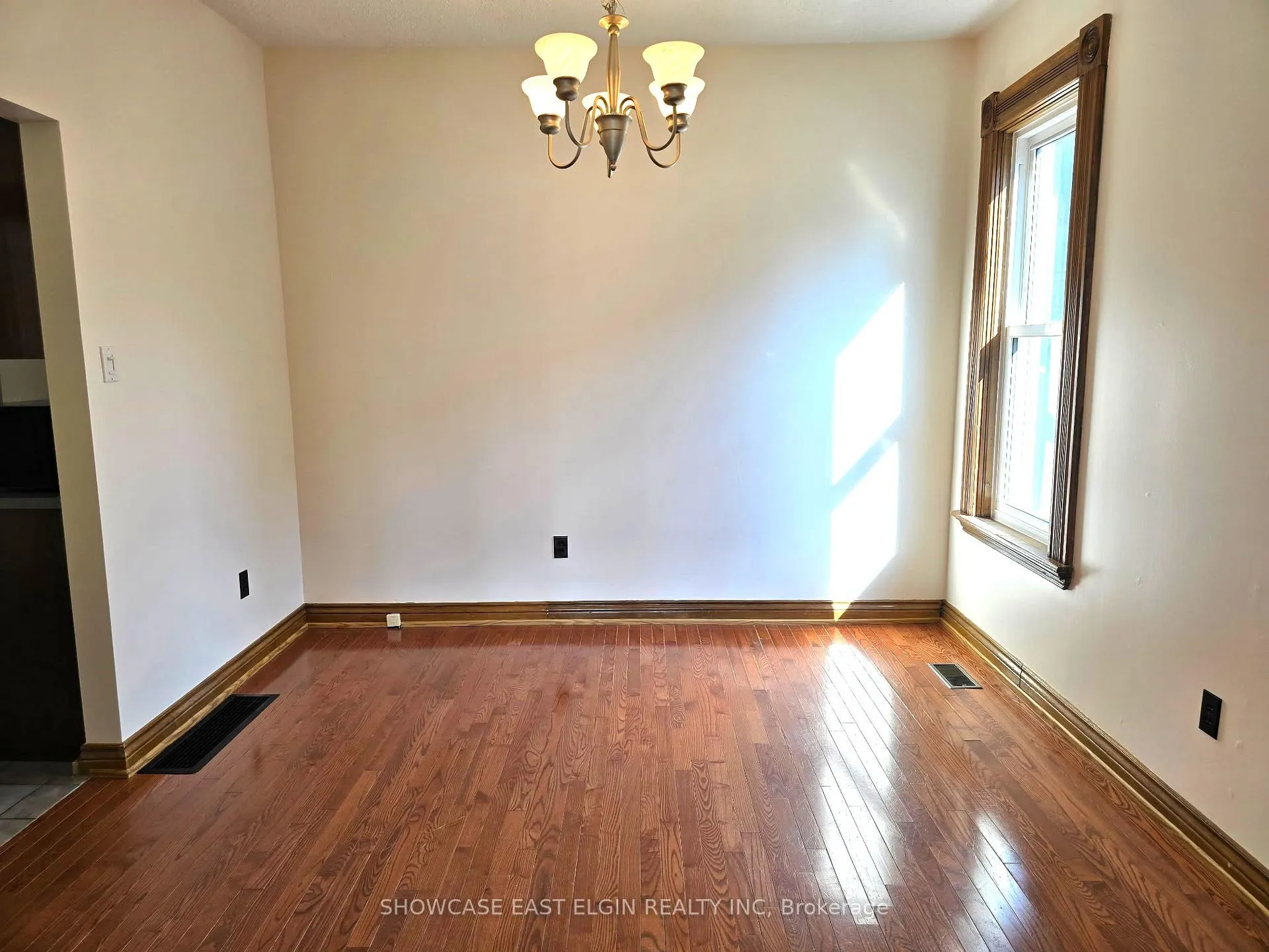 Photo 7 of 45 Pine Street E, Aylmer — HOMEH