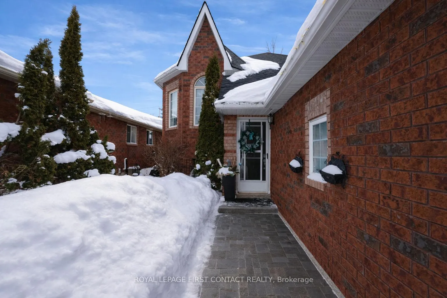 Photo 2 of 28 Hewitt Place, Barrie, Georgian Drive — HOMEH