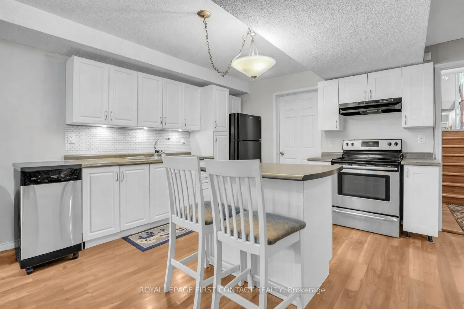 Photo 18 of 28 Hewitt Place, Barrie, Georgian Drive — HOMEH