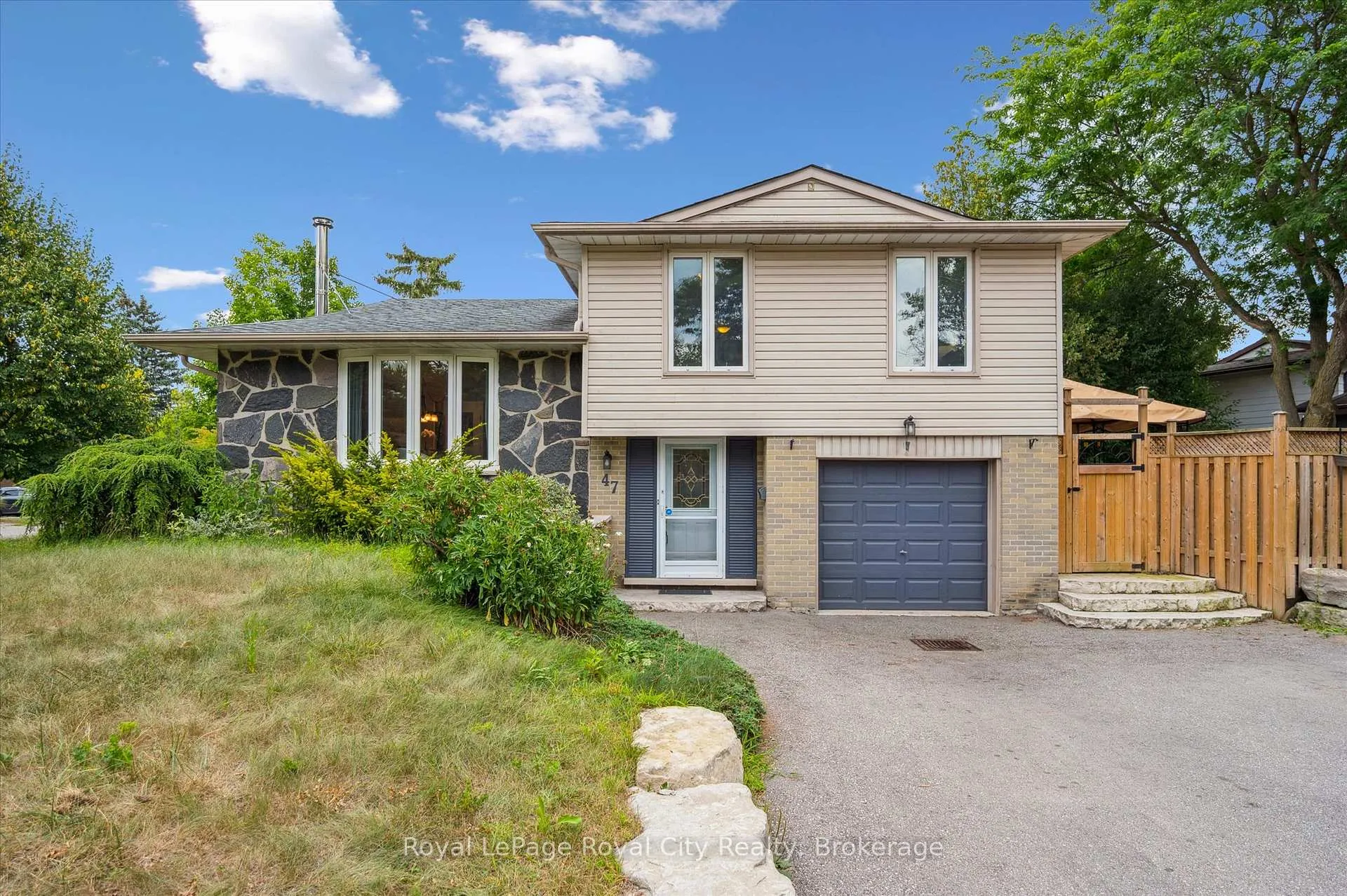 Photo 2 of 47 Argyle Drive, Guelph, Dovercliffe Park/Old University — HOMEH
