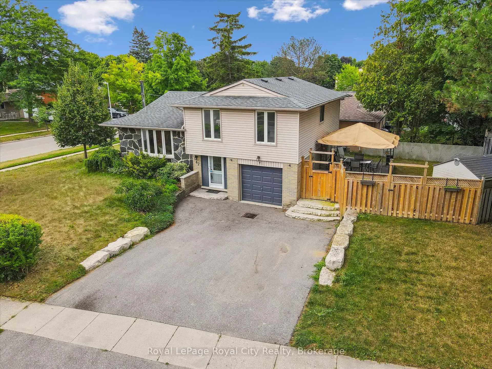 Photo 3 of 47 Argyle Drive, Guelph, Dovercliffe Park/Old University — HOMEH