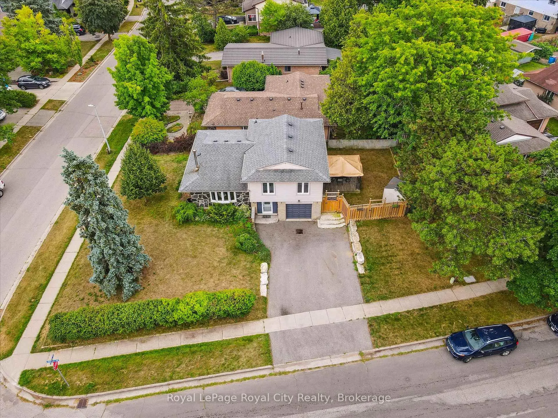 Photo 4 of 47 Argyle Drive, Guelph, Dovercliffe Park/Old University — HOMEH