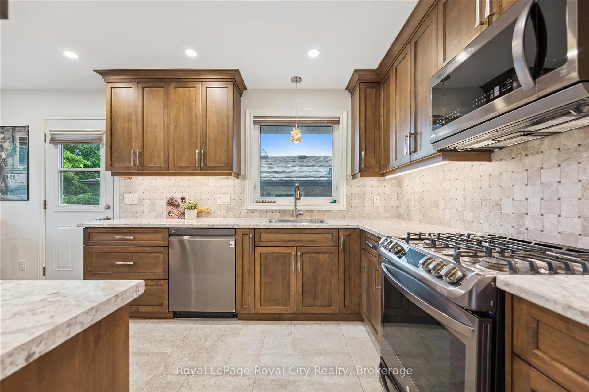 Photo 19 of 47 Argyle Drive, Guelph, Dovercliffe Park/Old University — HOMEH