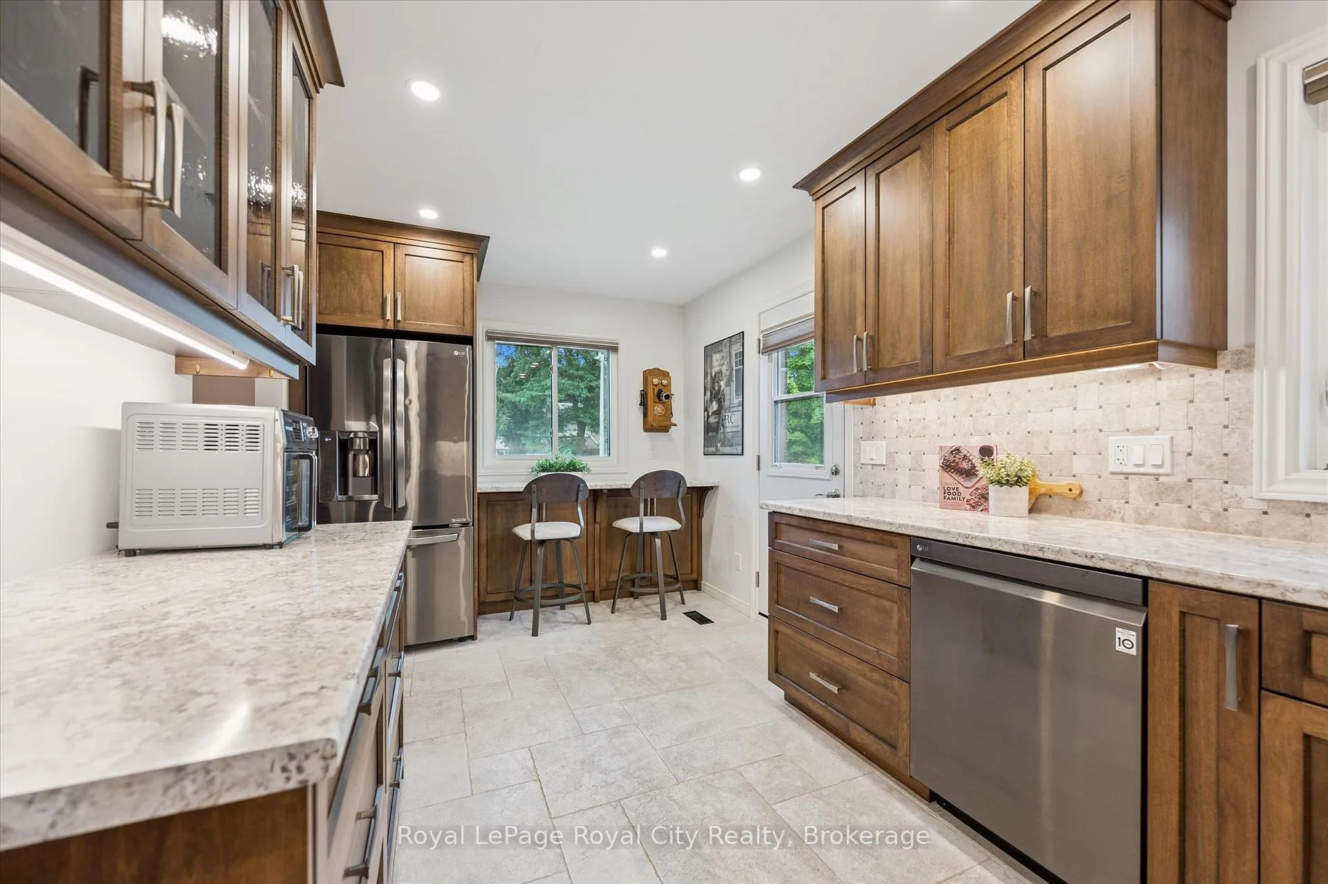 Photo 20 of 47 Argyle Drive, Guelph, Dovercliffe Park/Old University — HOMEH