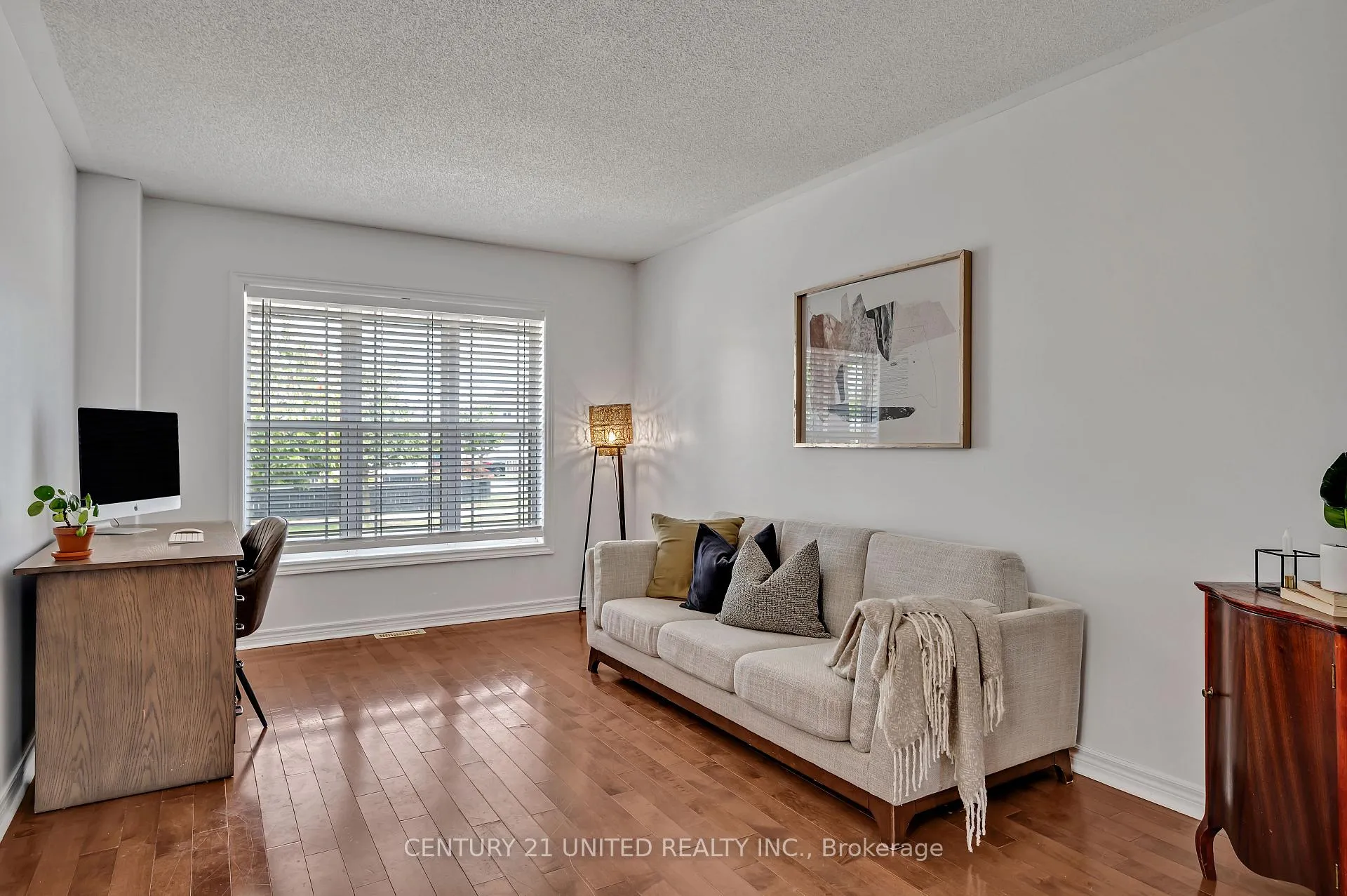Photo 5 of 194 Bowen Drive, Peterborough, Northcrest Ward 5 — HOMEH