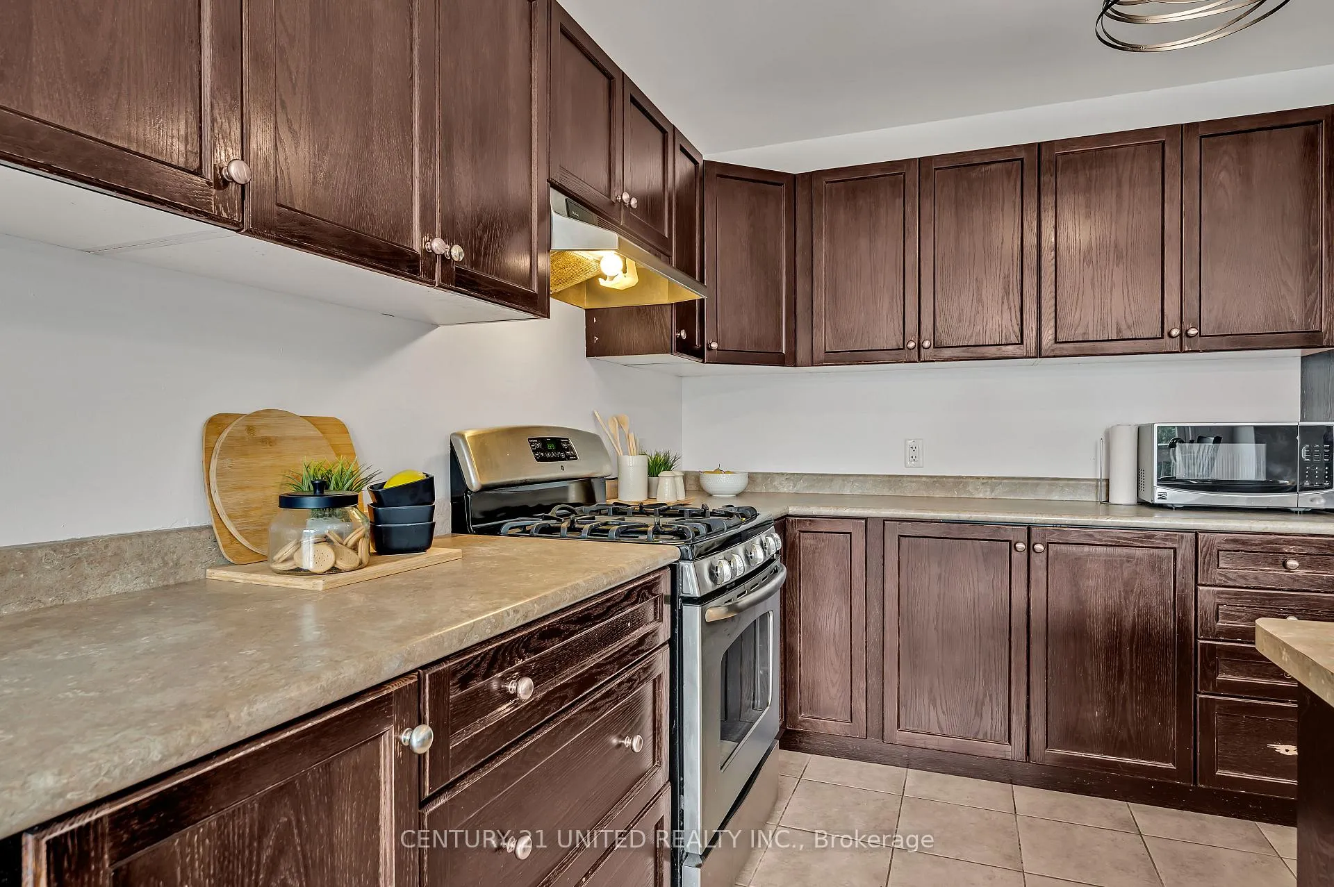 Photo 9 of 194 Bowen Drive, Peterborough, Northcrest Ward 5 — HOMEH