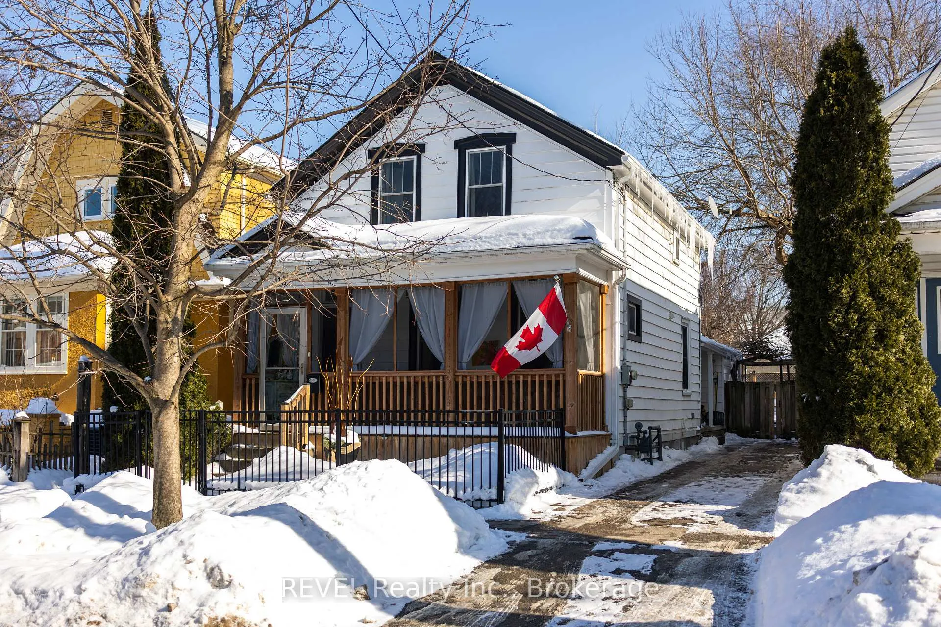 Photo 3 of 16 York Street, St. Catharines, Downtown — HOMEH