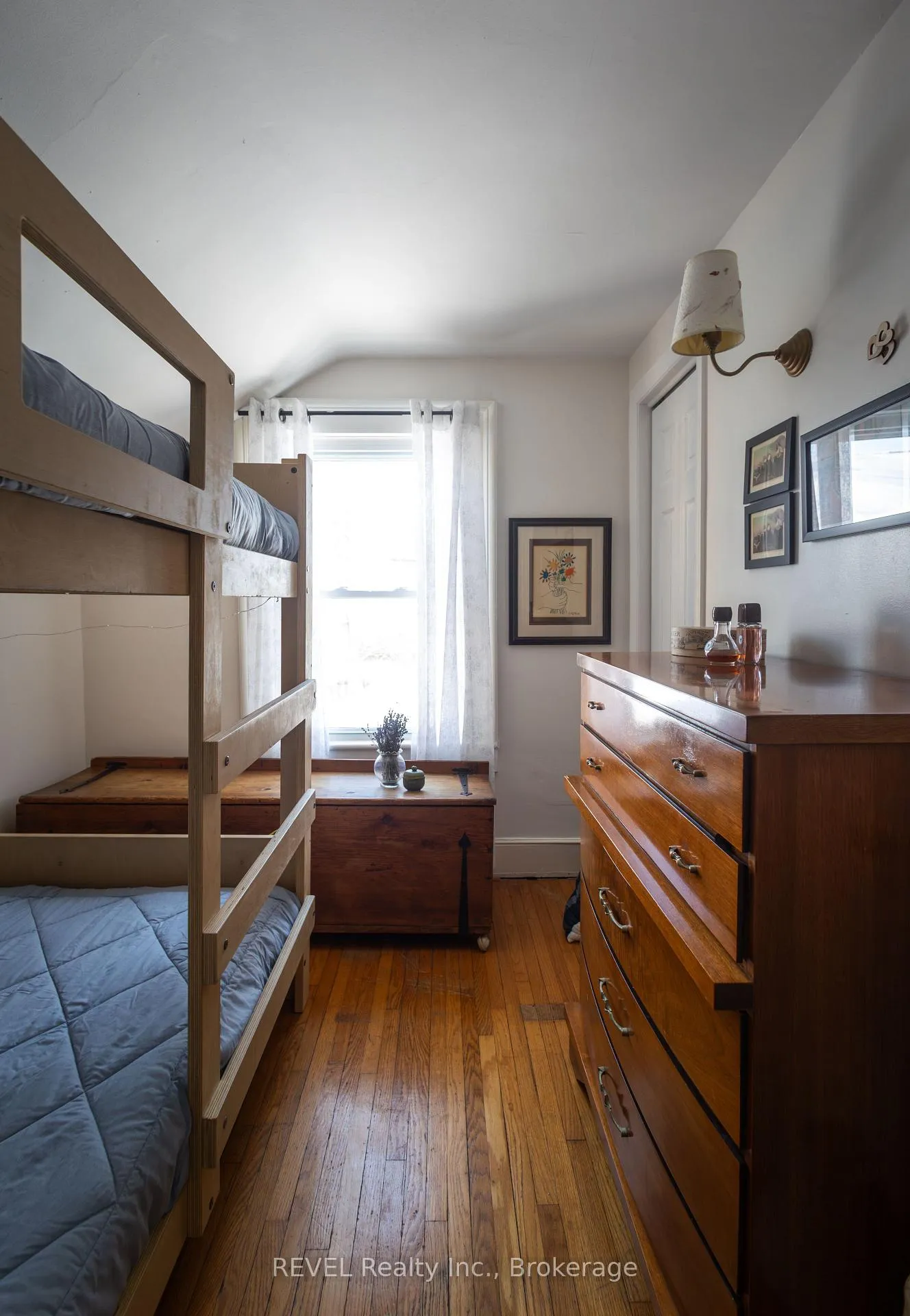 Photo 34 of 16 York Street, St. Catharines, Downtown — HOMEH