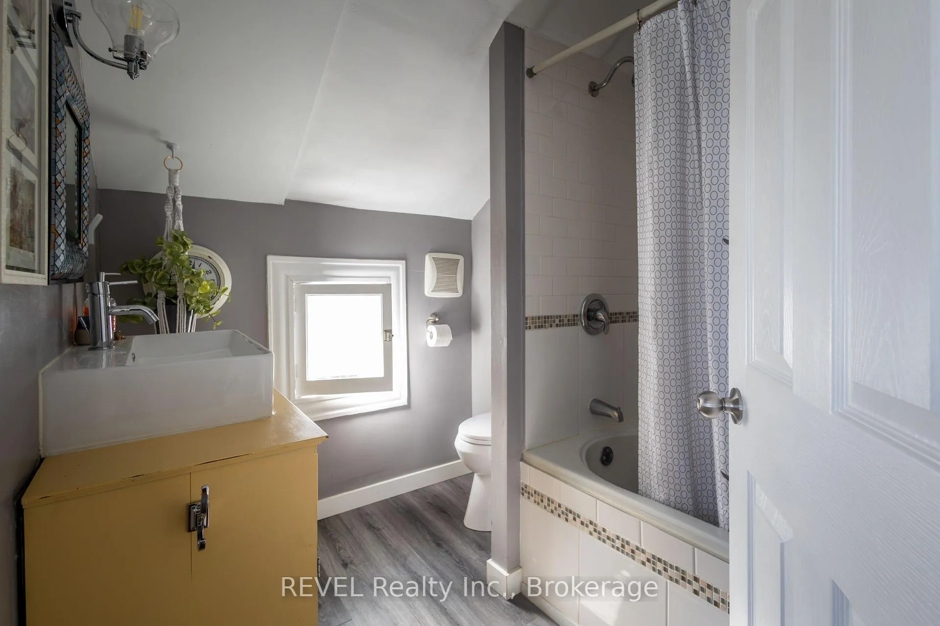 Photo 39 of 16 York Street, St. Catharines, Downtown — HOMEH