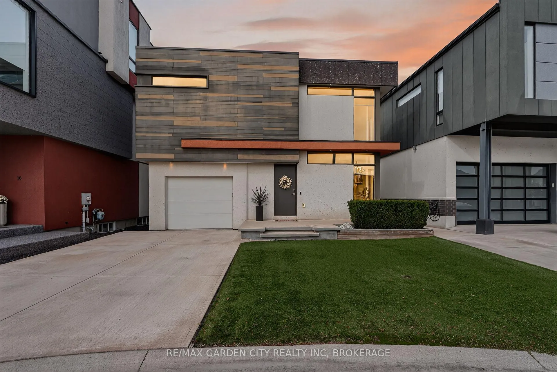 Photo 1 of 12 1/2 Beamer Court, Thorold, Confederation Heights — HOMEH