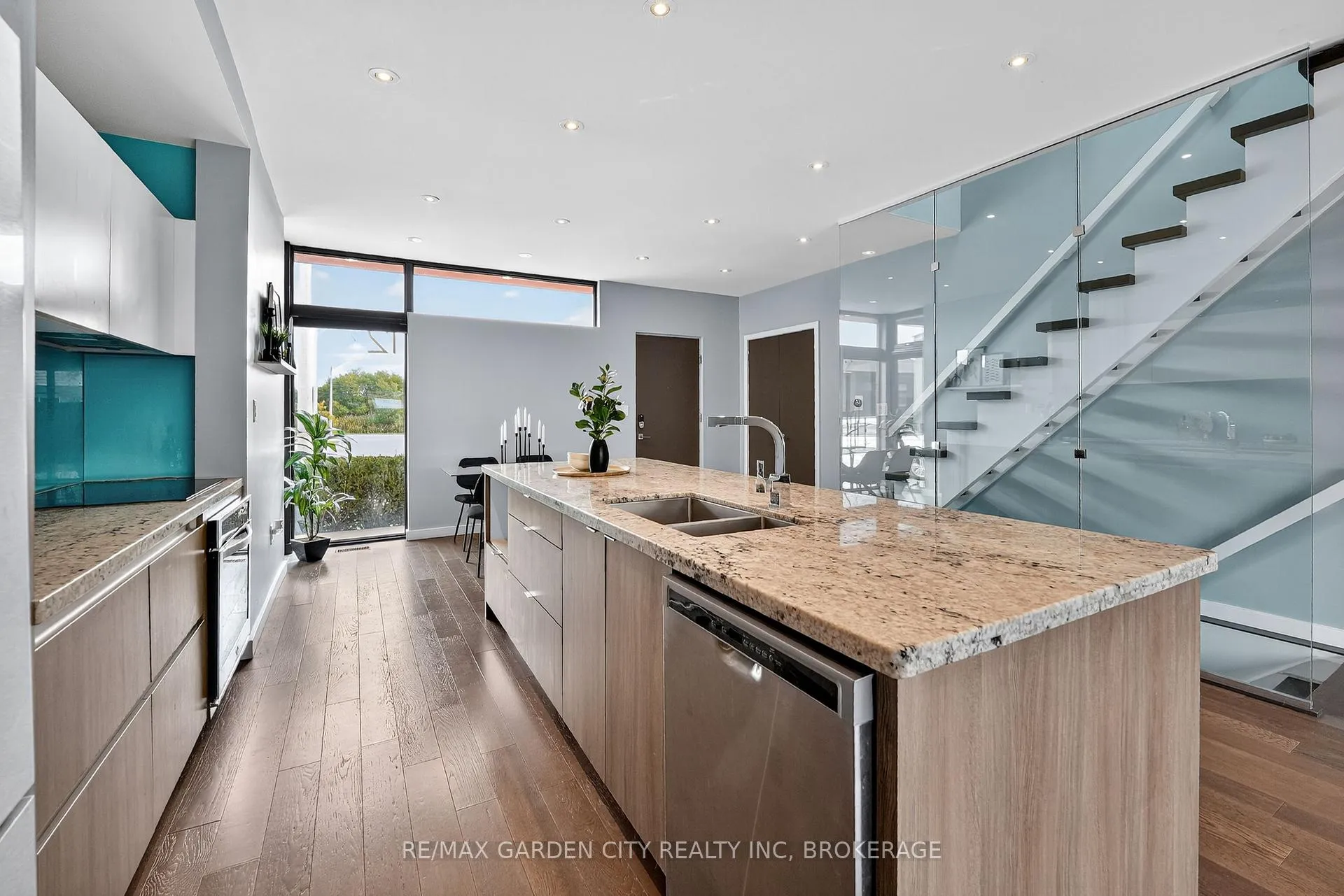 Photo 4 of 12 1/2 Beamer Court, Thorold, Confederation Heights — HOMEH