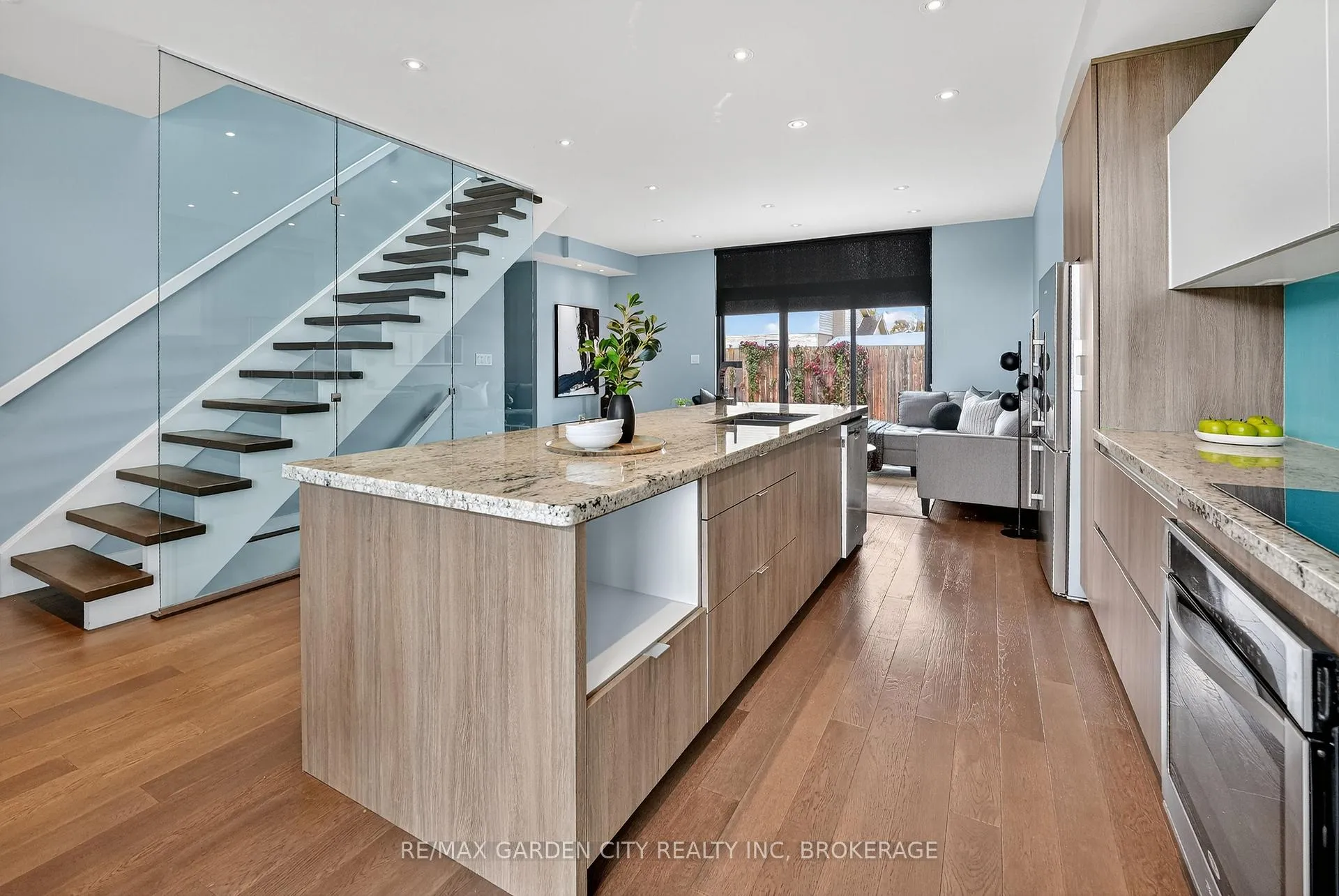 Photo 8 of 12 1/2 Beamer Court, Thorold, Confederation Heights — HOMEH