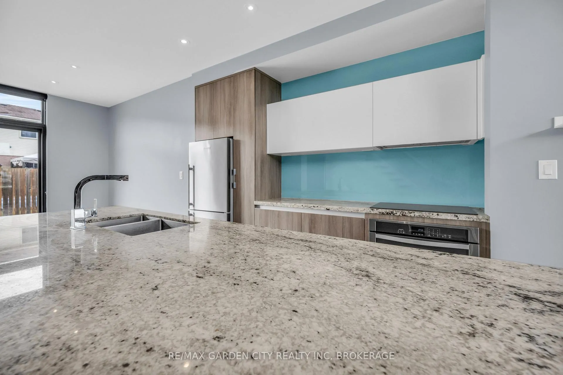 Photo 10 of 12 1/2 Beamer Court, Thorold, Confederation Heights — HOMEH