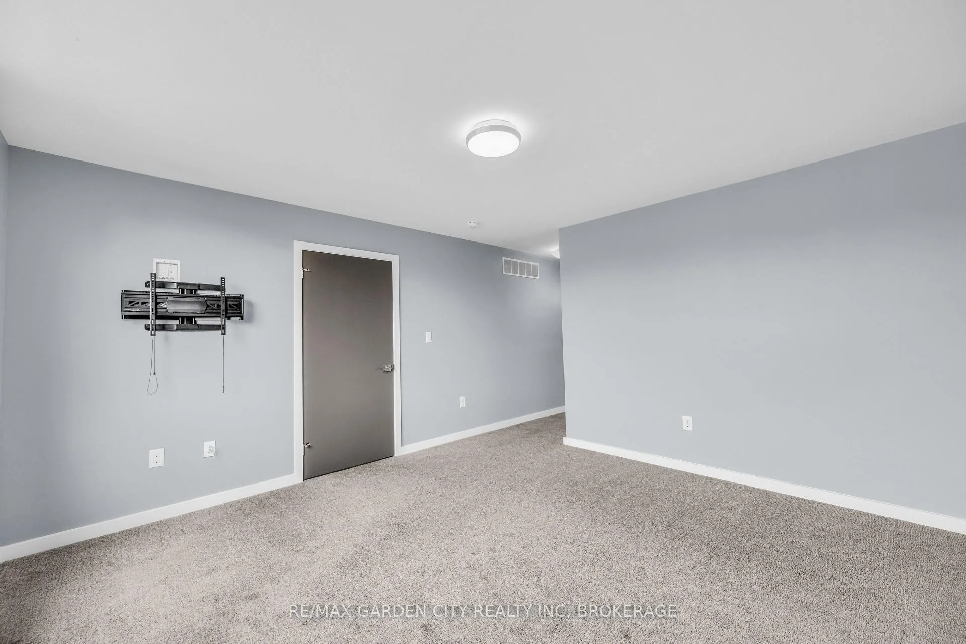 Photo 18 of 12 1/2 Beamer Court, Thorold, Confederation Heights — HOMEH