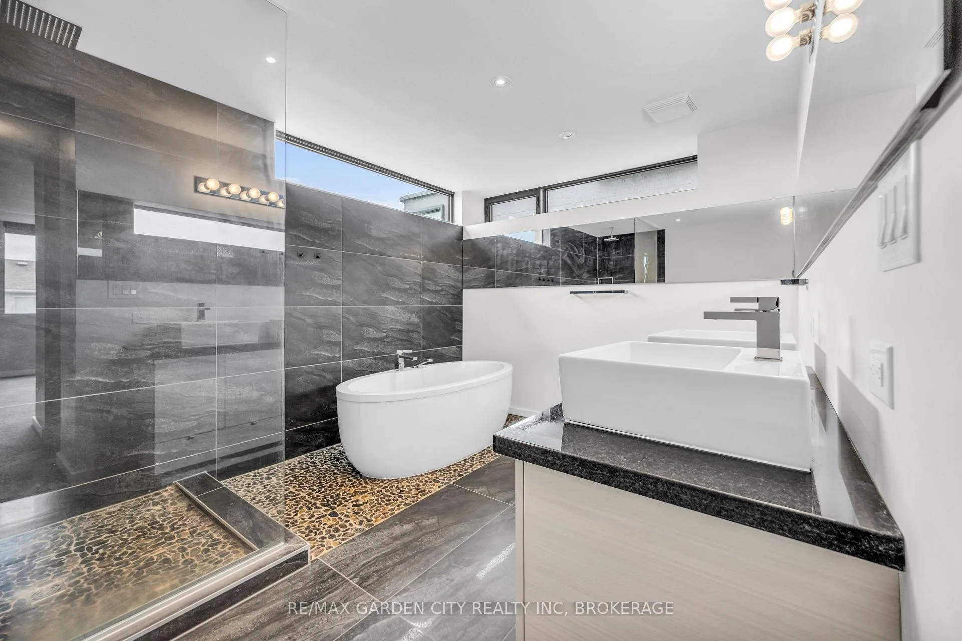Photo 22 of 12 1/2 Beamer Court, Thorold, Confederation Heights — HOMEH