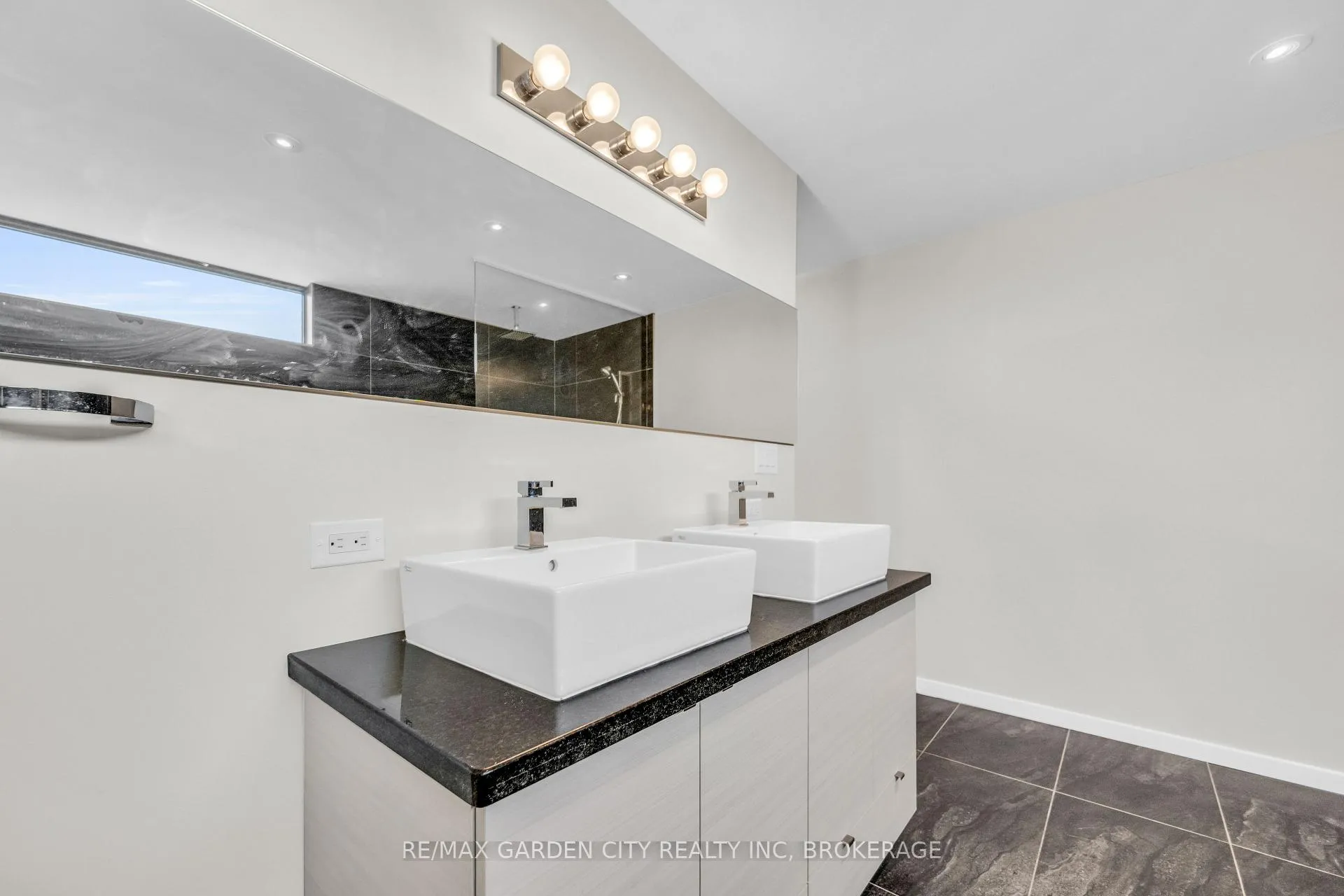 Photo 23 of 12 1/2 Beamer Court, Thorold, Confederation Heights — HOMEH