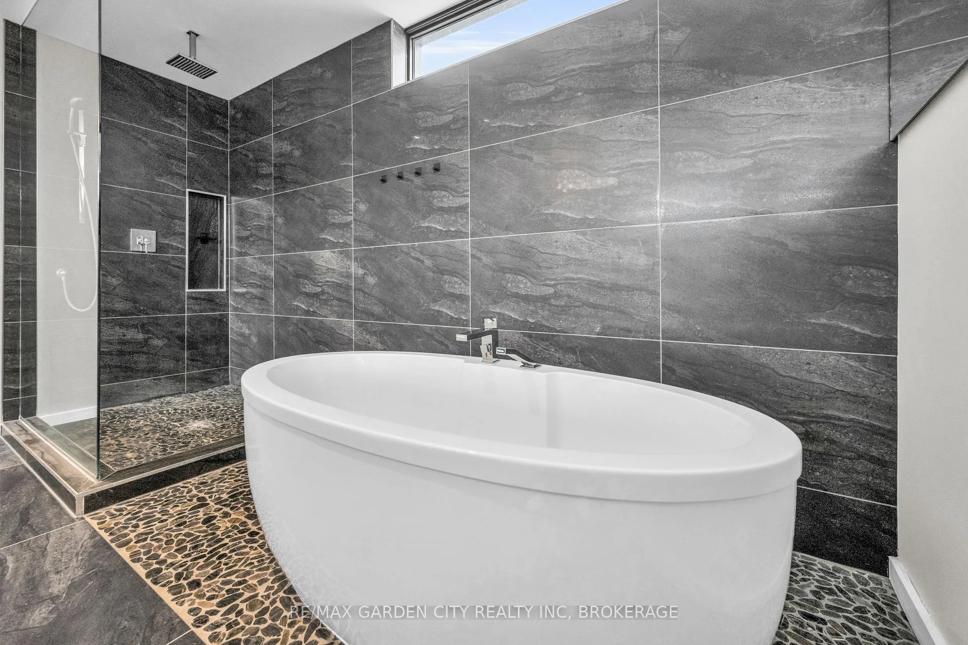Photo 25 of 12 1/2 Beamer Court, Thorold, Confederation Heights — HOMEH