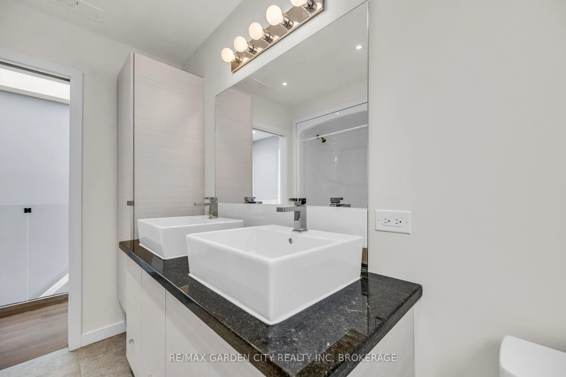 Photo 33 of 12 1/2 Beamer Court, Thorold, Confederation Heights — HOMEH